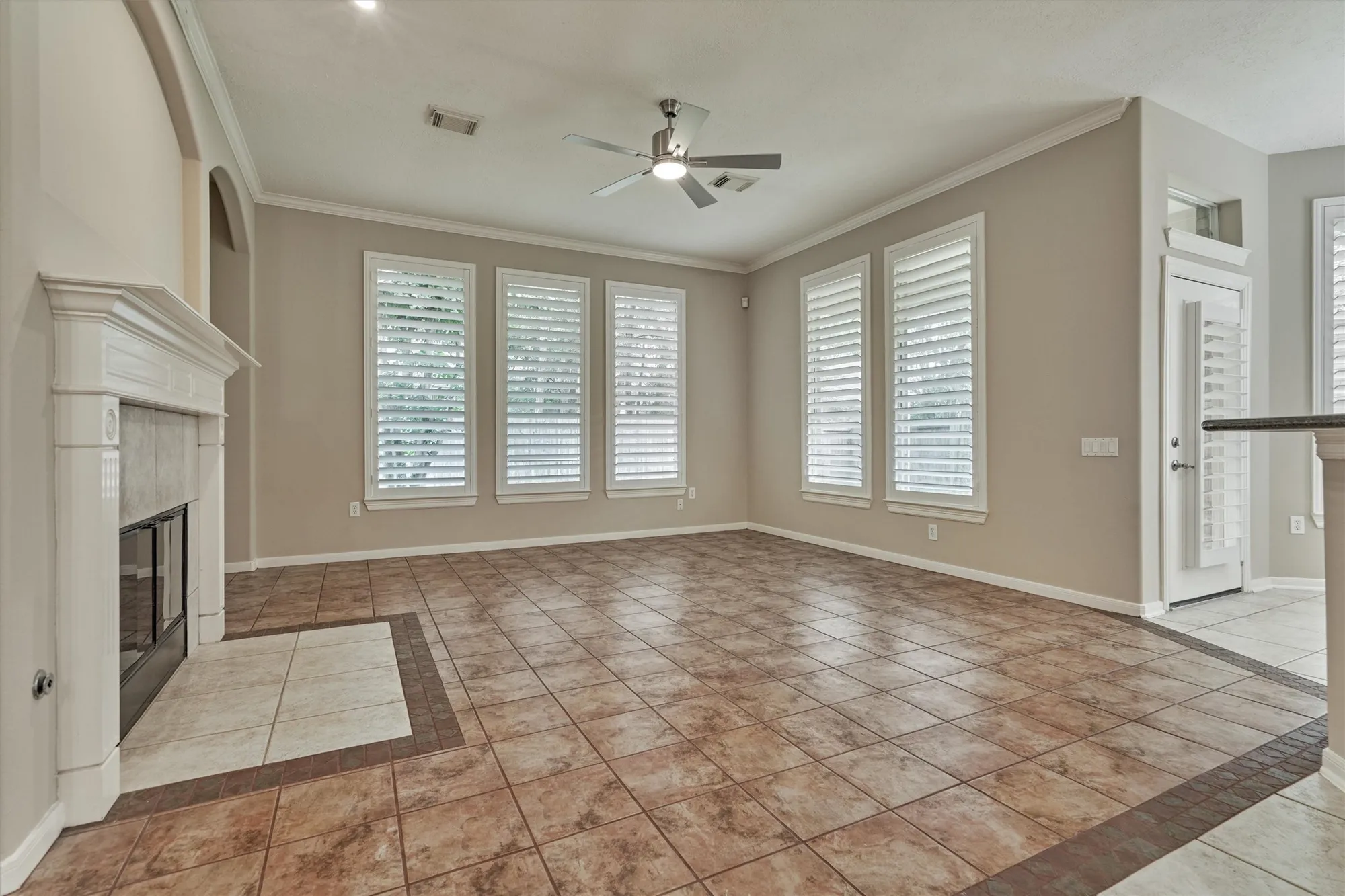 Property Slideshow image 16 of 38 | 6 wrenfield pl, The Woodlands, TX, 77384