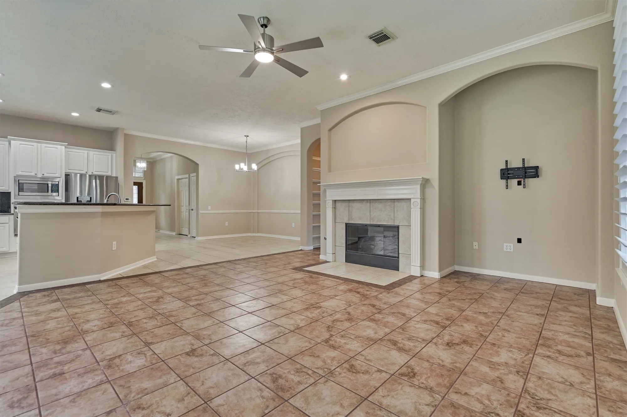 Property Slideshow image 18 of 38 | 6 wrenfield pl, The Woodlands, TX, 77384