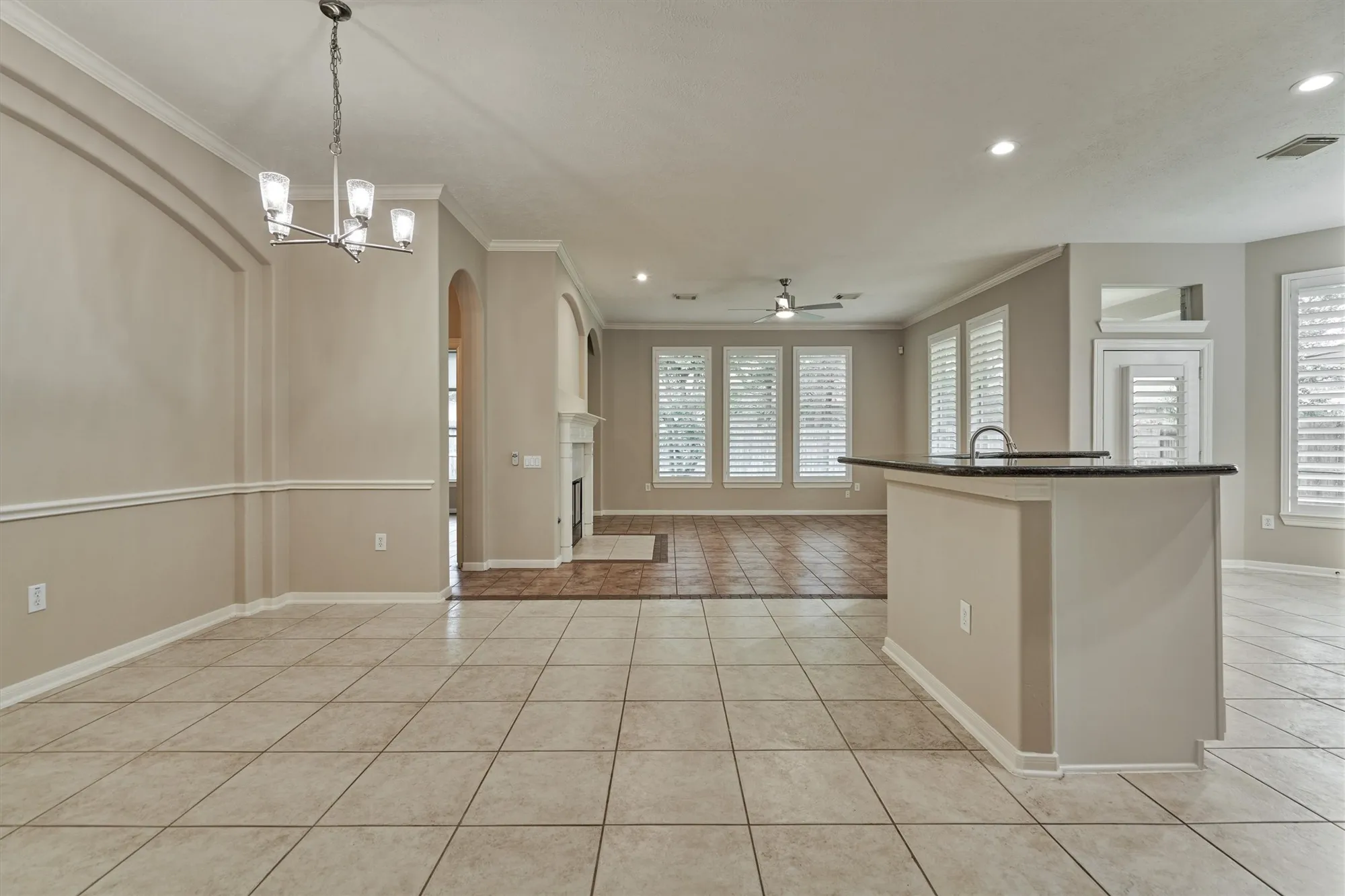 Property Slideshow image 13 of 38 | 6 wrenfield pl, The Woodlands, TX, 77384
