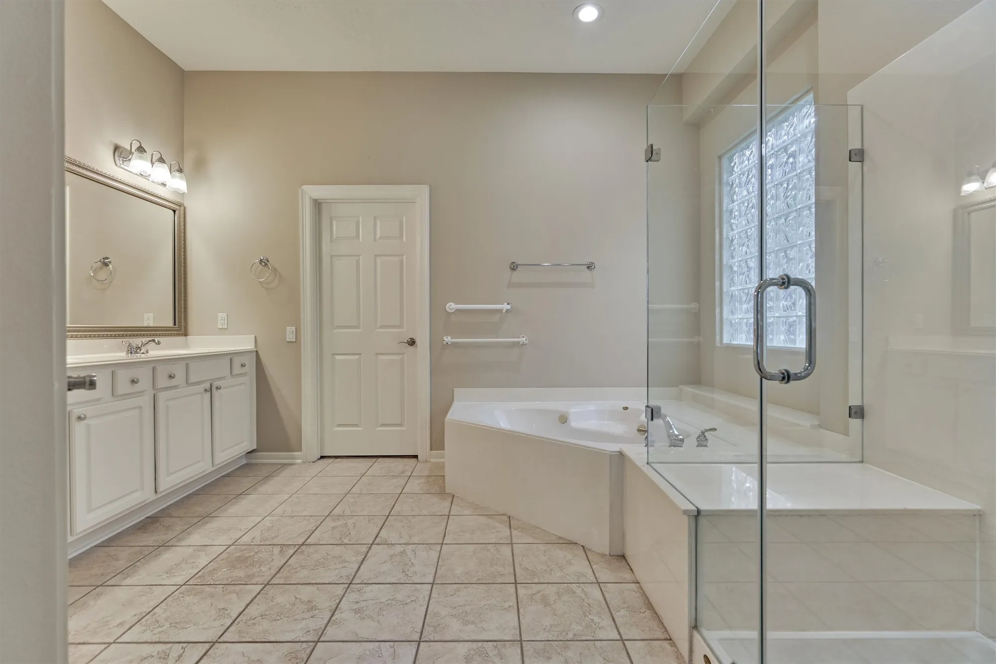 Property Slideshow image 27 of 38 | 6 wrenfield pl, The Woodlands, TX, 77384