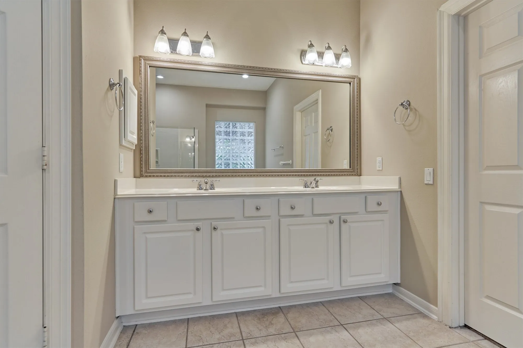 Property Slideshow image 28 of 38 | 6 wrenfield pl, The Woodlands, TX, 77384