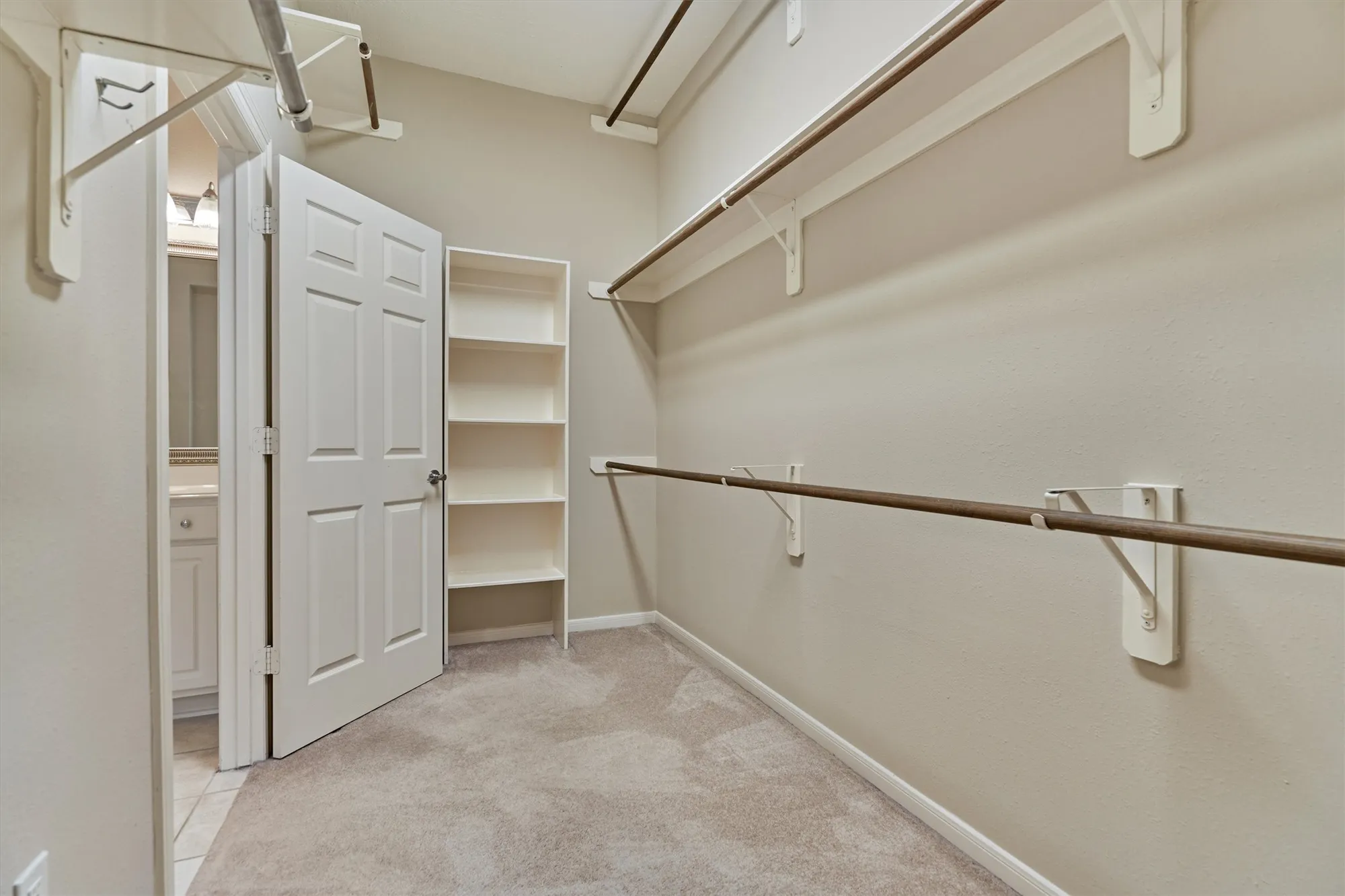 Property Slideshow image 32 of 38 | 6 wrenfield pl, The Woodlands, TX, 77384