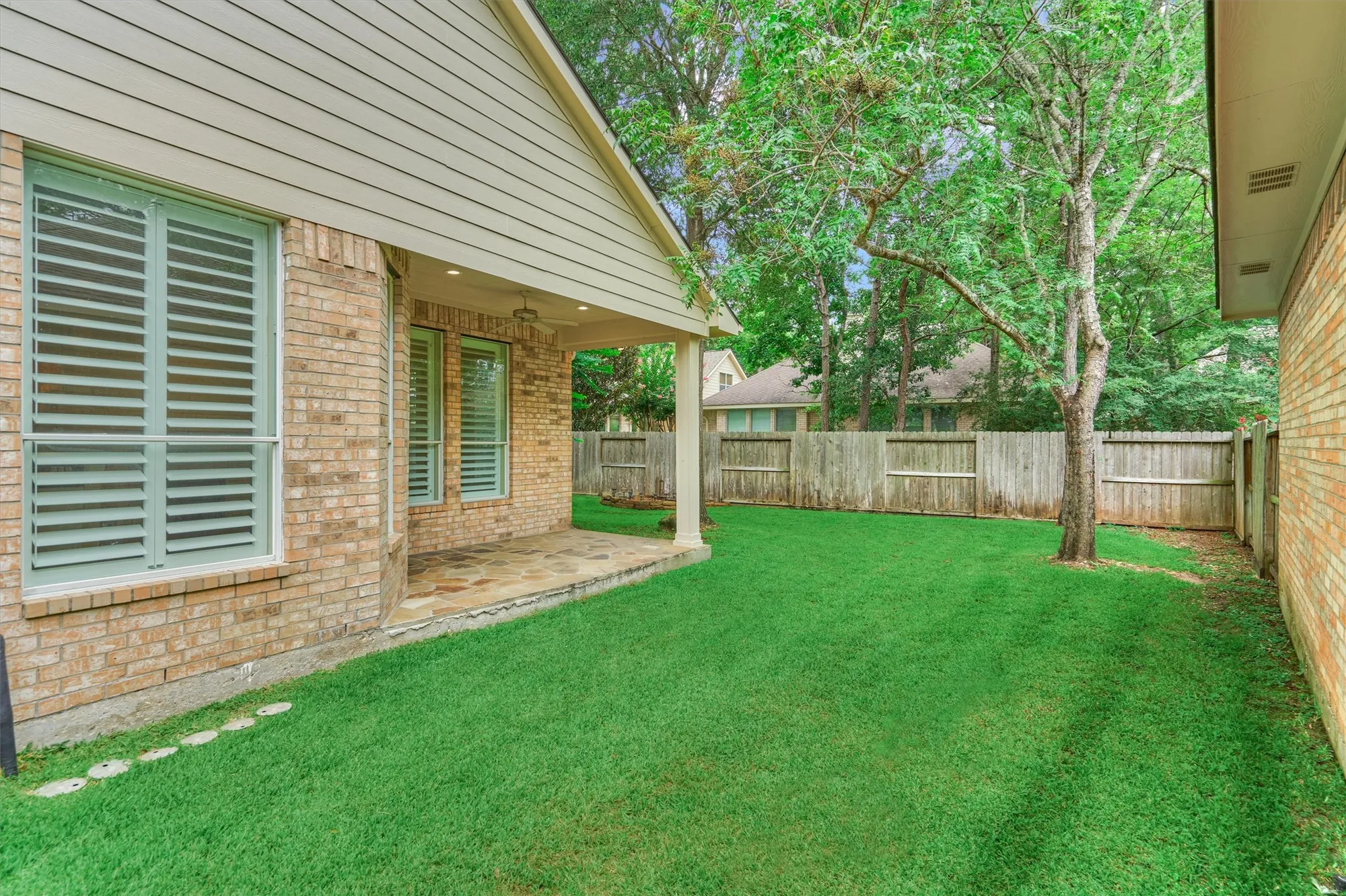 Property Slideshow image 33 of 38 | 6 wrenfield pl, The Woodlands, TX, 77384