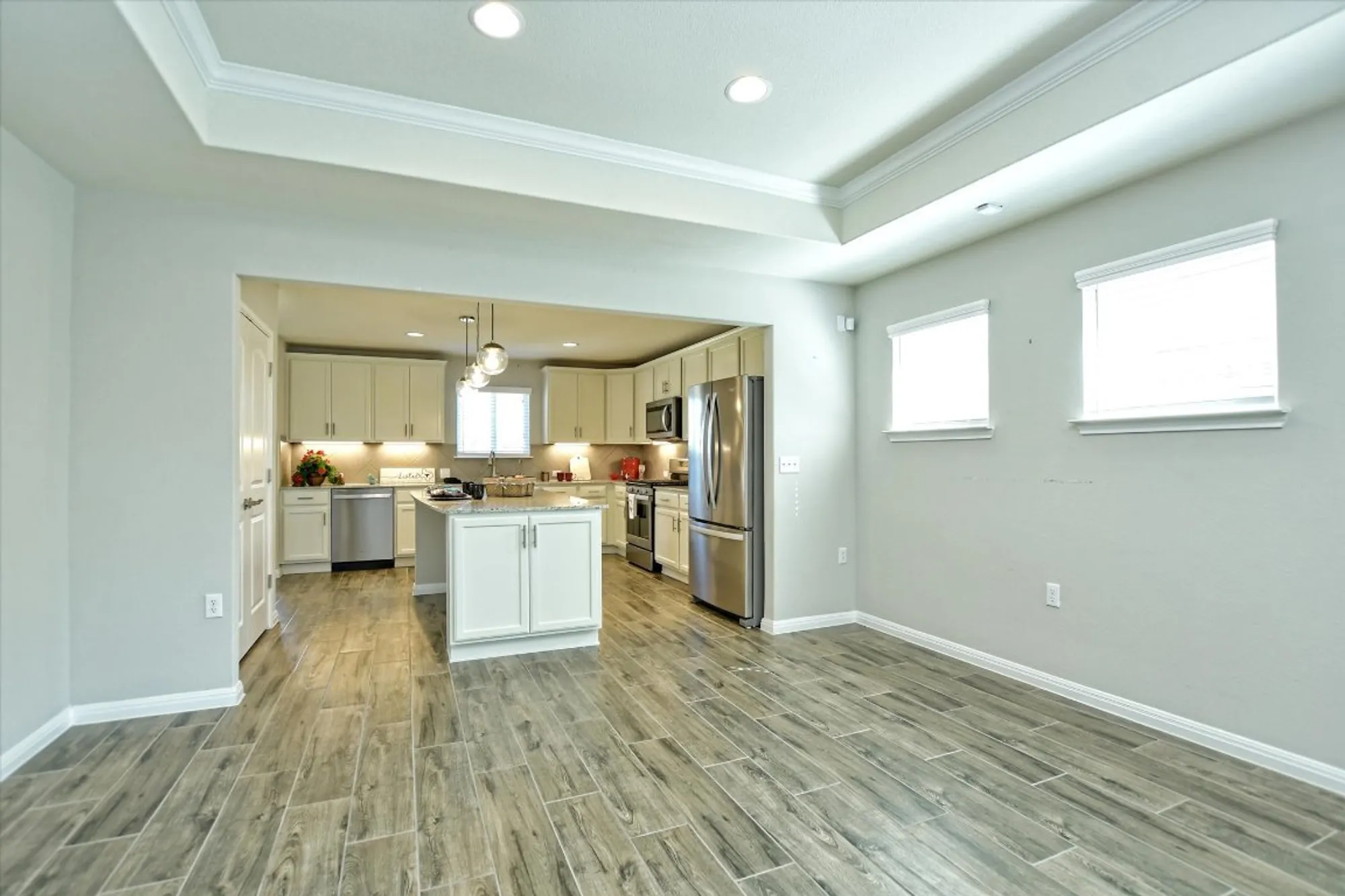 Property Slideshow image 10 of 28 | 215 comal ln, Georgetown, TX, 78633