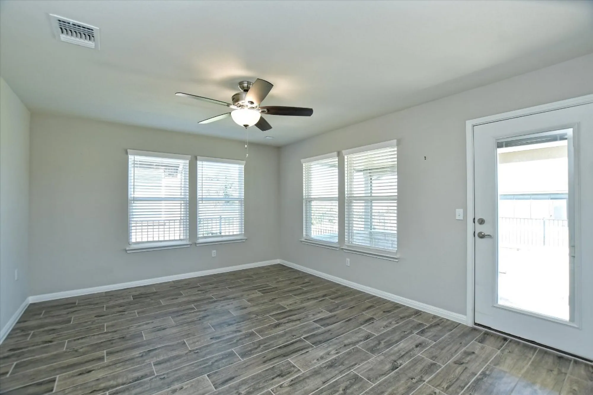 Property Slideshow image 13 of 28 | 215 comal ln, Georgetown, TX, 78633