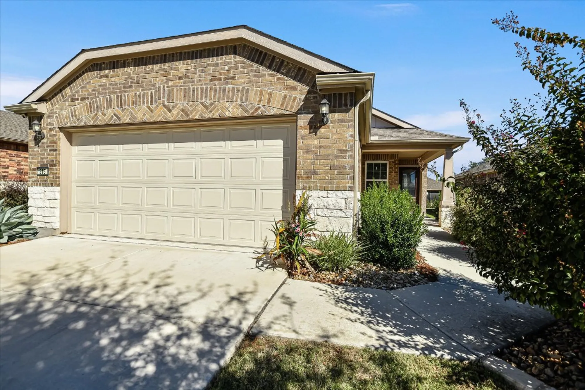 Property Slideshow image 2 of 28 | 215 comal ln, Georgetown, TX, 78633