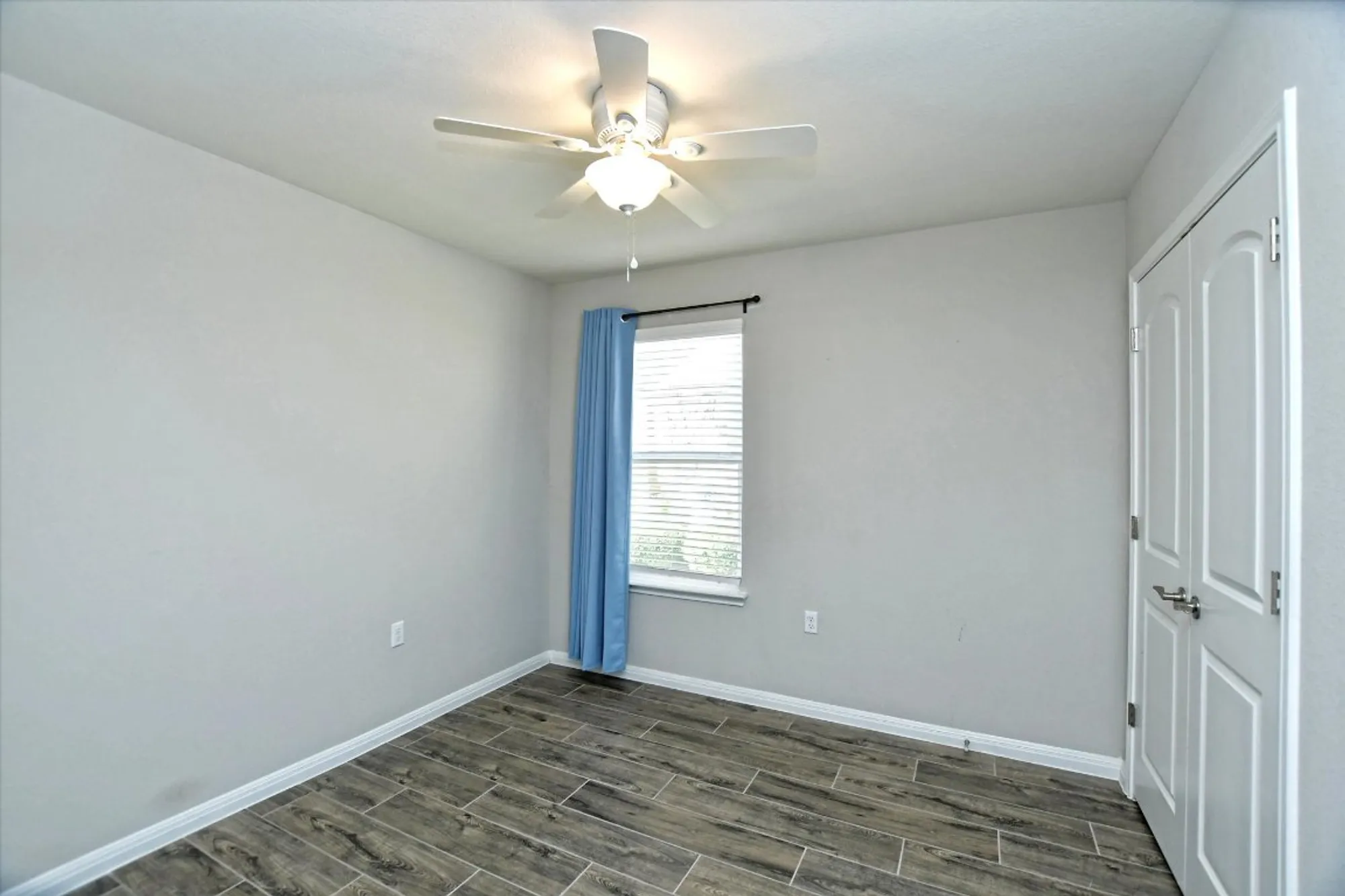 Property Slideshow image 23 of 28 | 215 comal ln, Georgetown, TX, 78633