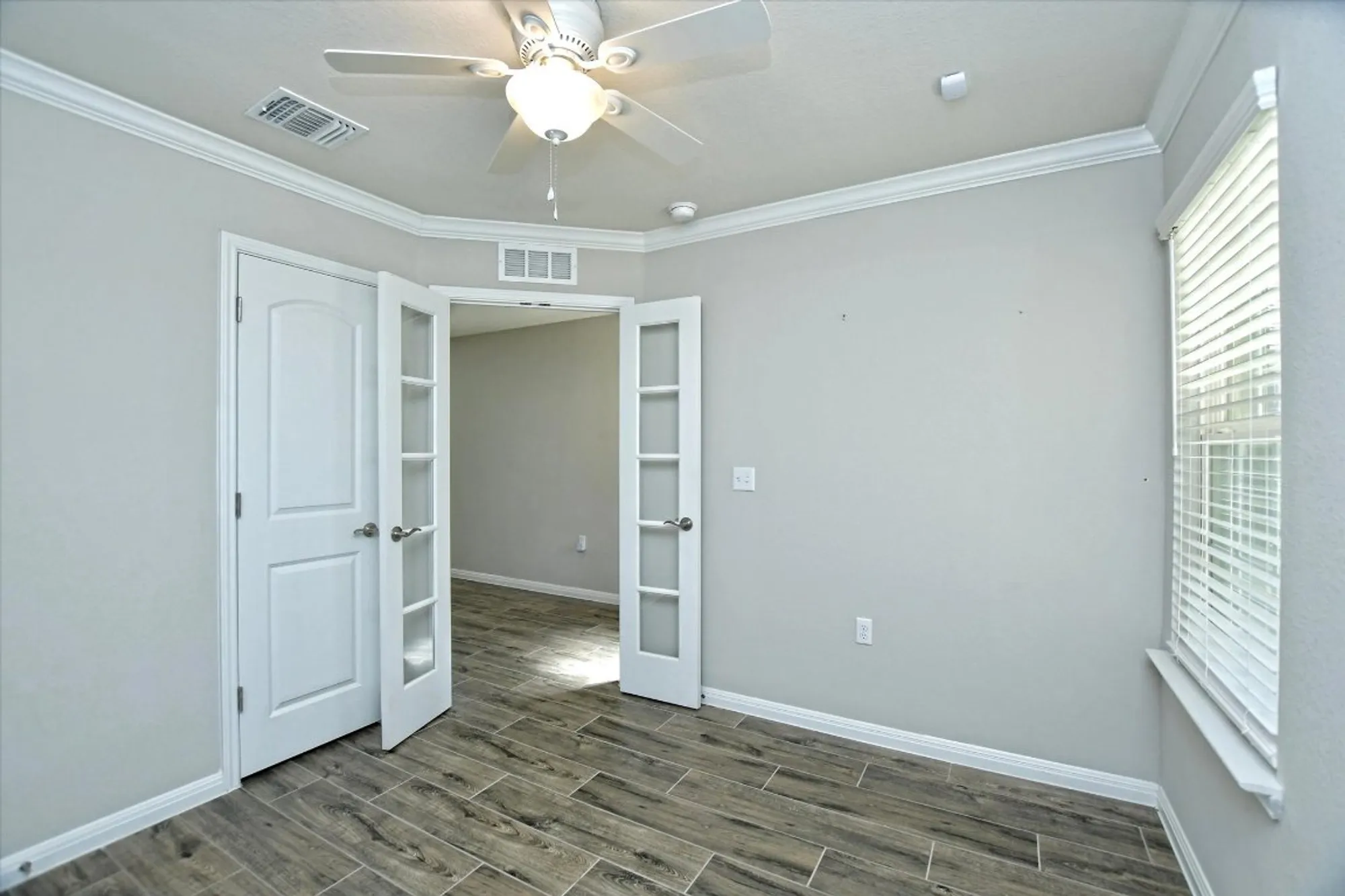 Property Slideshow image 6 of 28 | 215 comal ln, Georgetown, TX, 78633