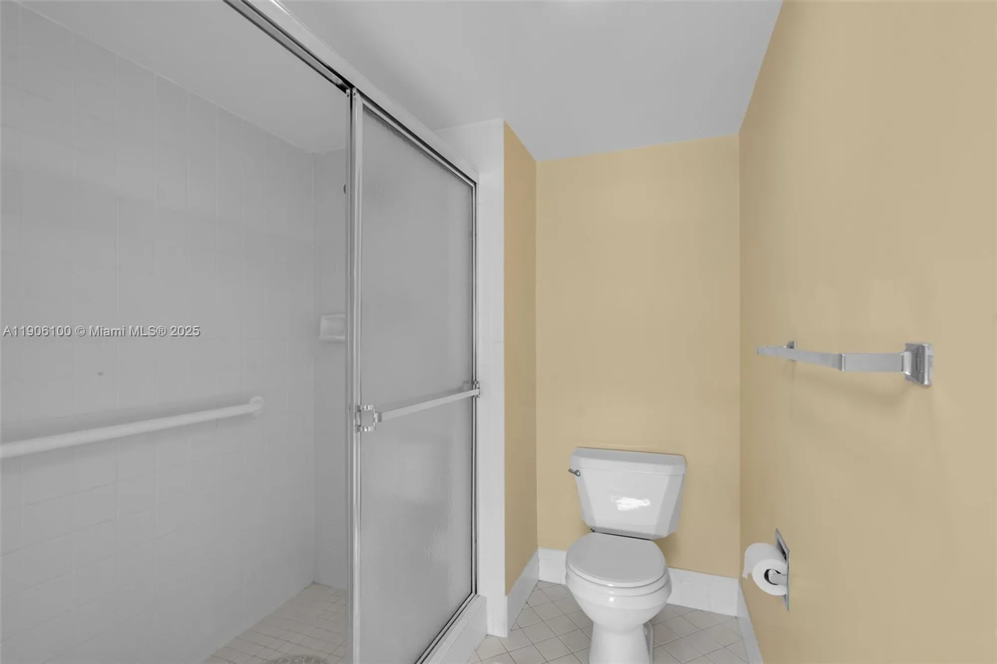 Property Slideshow image 10 of 18 | 550 sw 137th ave apt 208l, Pembroke Pines, FL, 33027