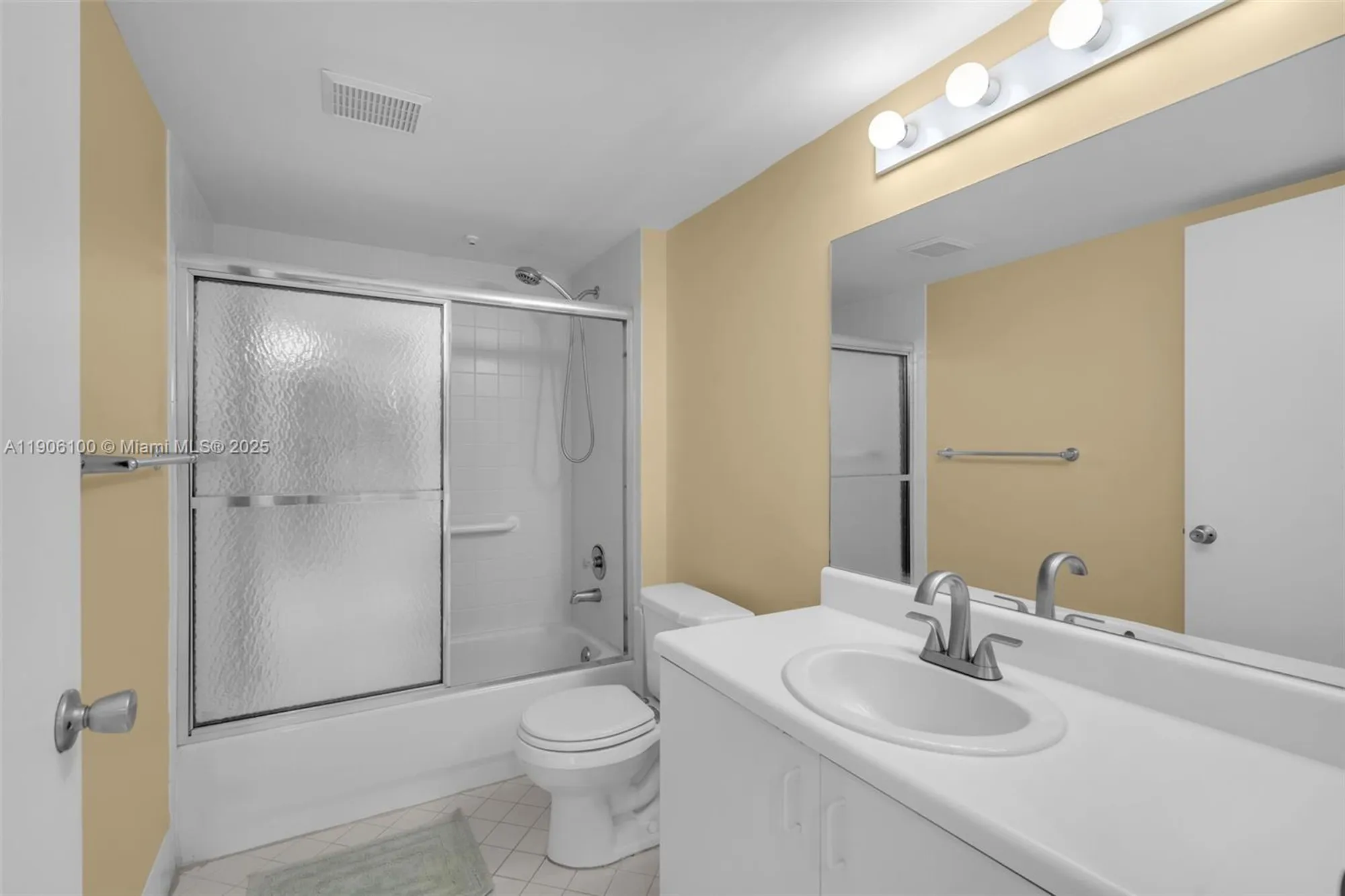 Property Slideshow image 12 of 18 | 550 sw 137th ave apt 208l, Pembroke Pines, FL, 33027