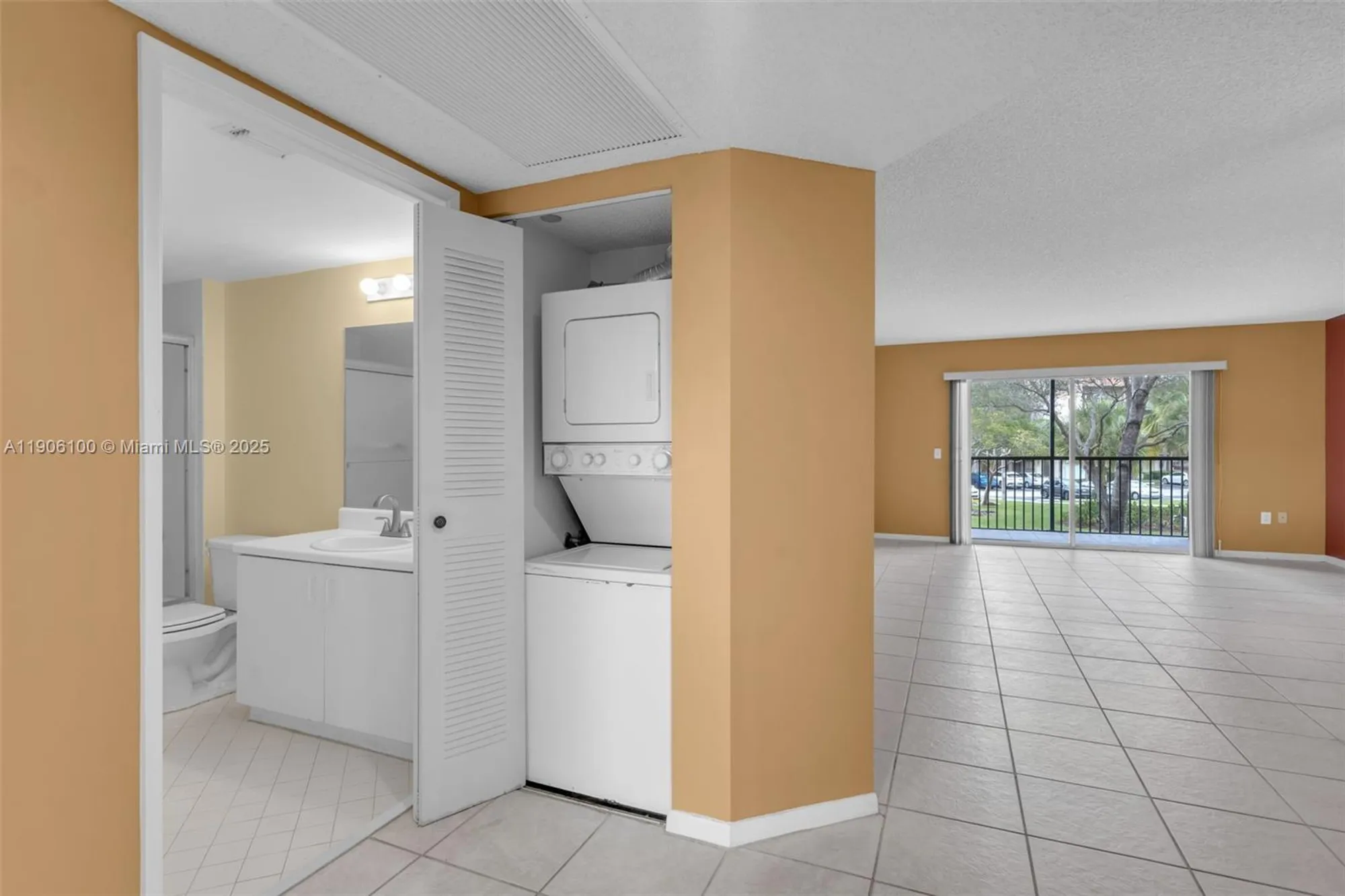 Property Slideshow image 13 of 18 | 550 sw 137th ave apt 208l, Pembroke Pines, FL, 33027