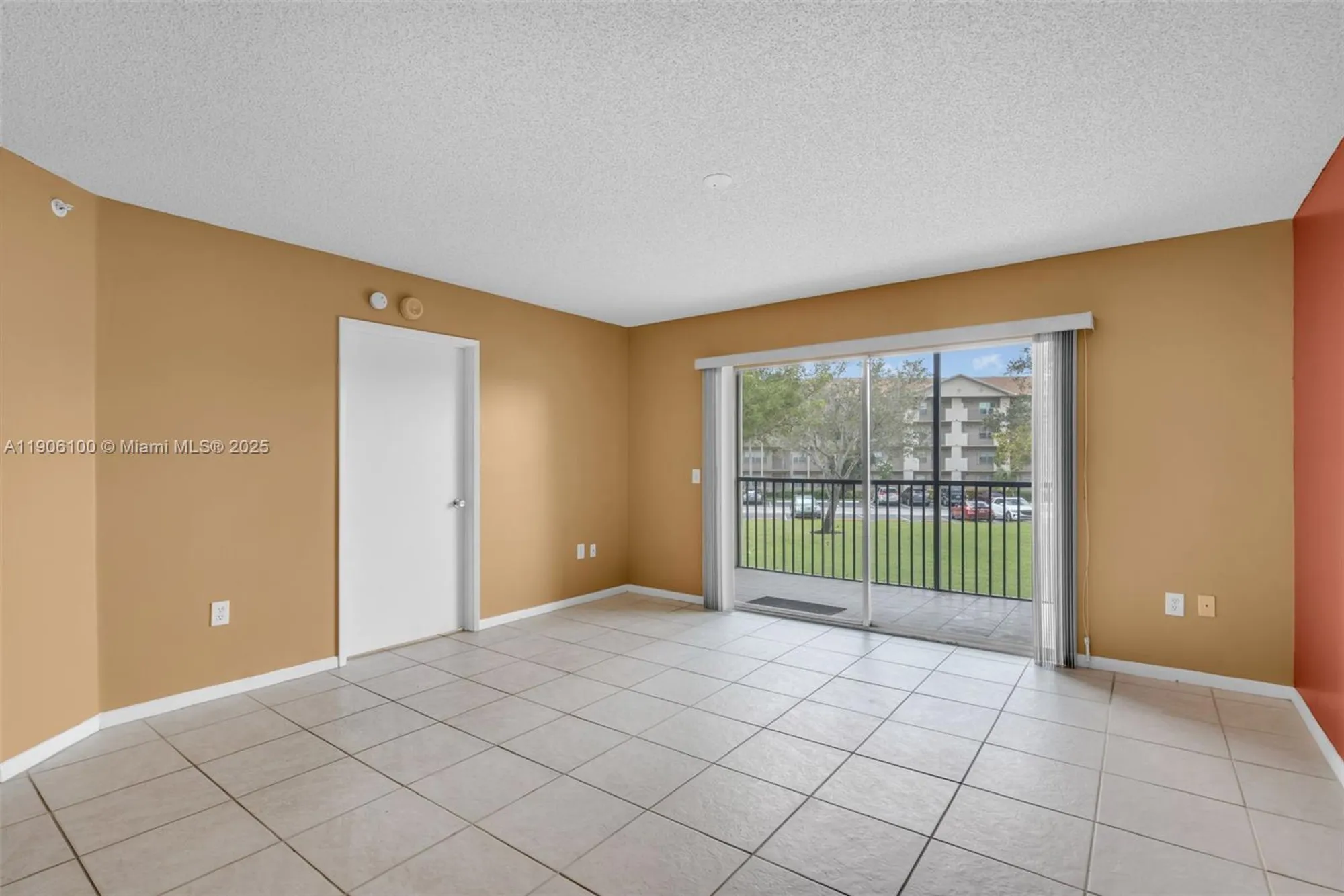 Property Slideshow image 5 of 18 | 550 sw 137th ave apt 208l, Pembroke Pines, FL, 33027