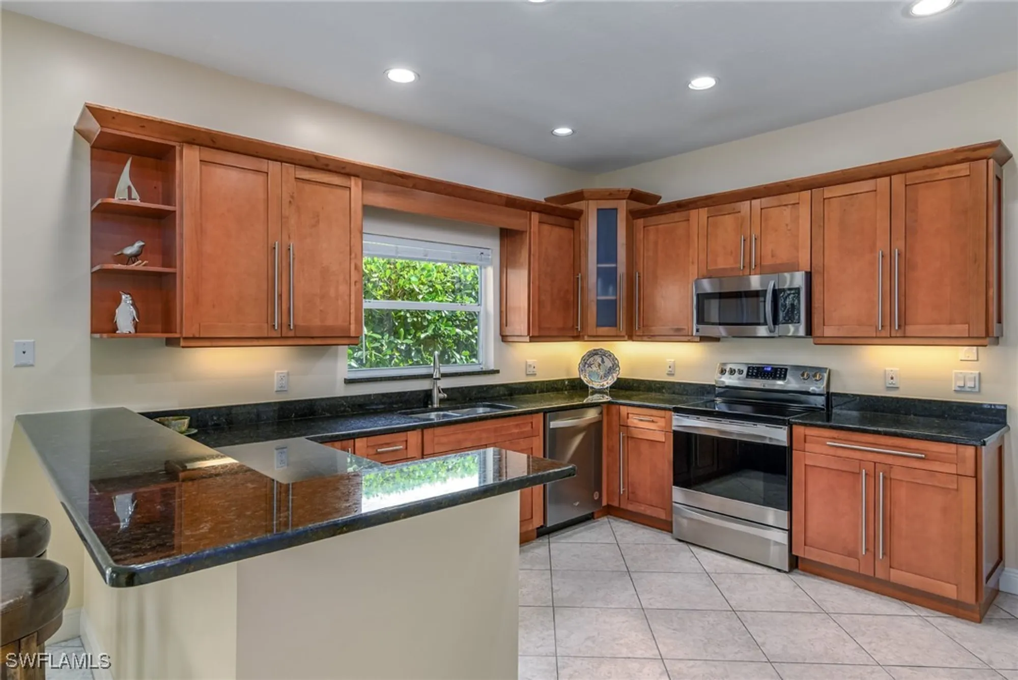 Property Slideshow image 19 of 32 | 66 fountain cir, Naples, FL, 34119