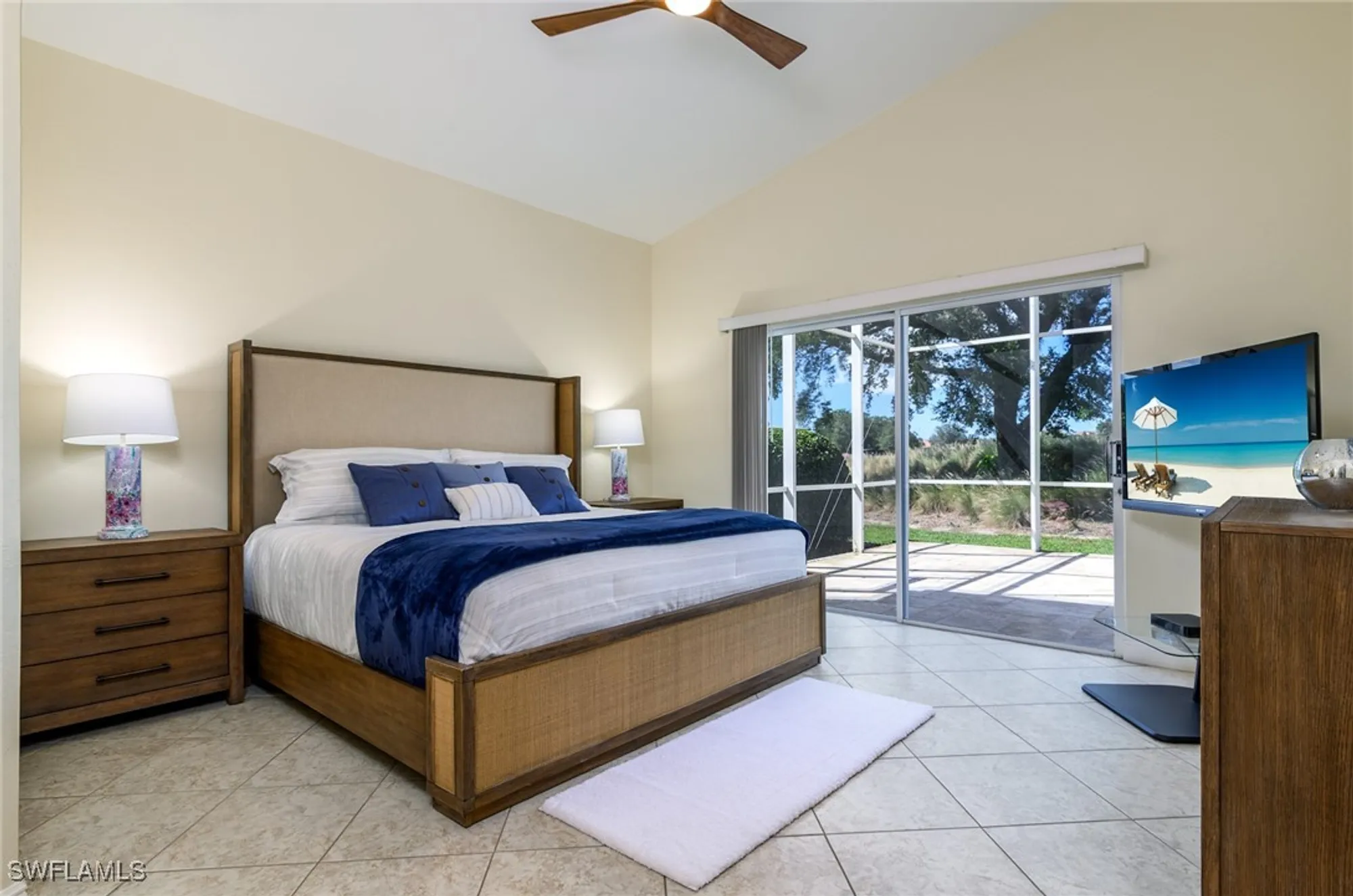 Property Slideshow image 11 of 32 | 66 fountain cir, Naples, FL, 34119