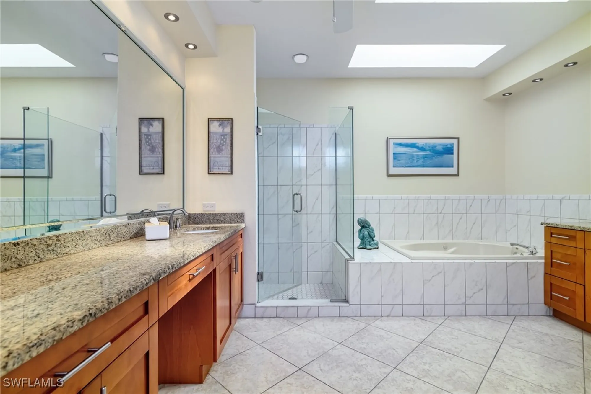 Property Slideshow image 13 of 32 | 66 fountain cir, Naples, FL, 34119