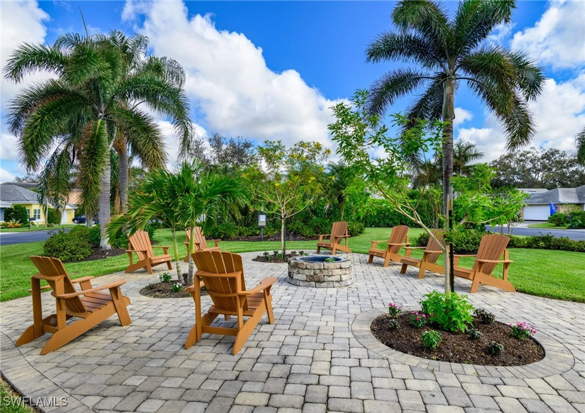 Property Slideshow image 25 of 32 | 66 fountain cir, Naples, FL, 34119