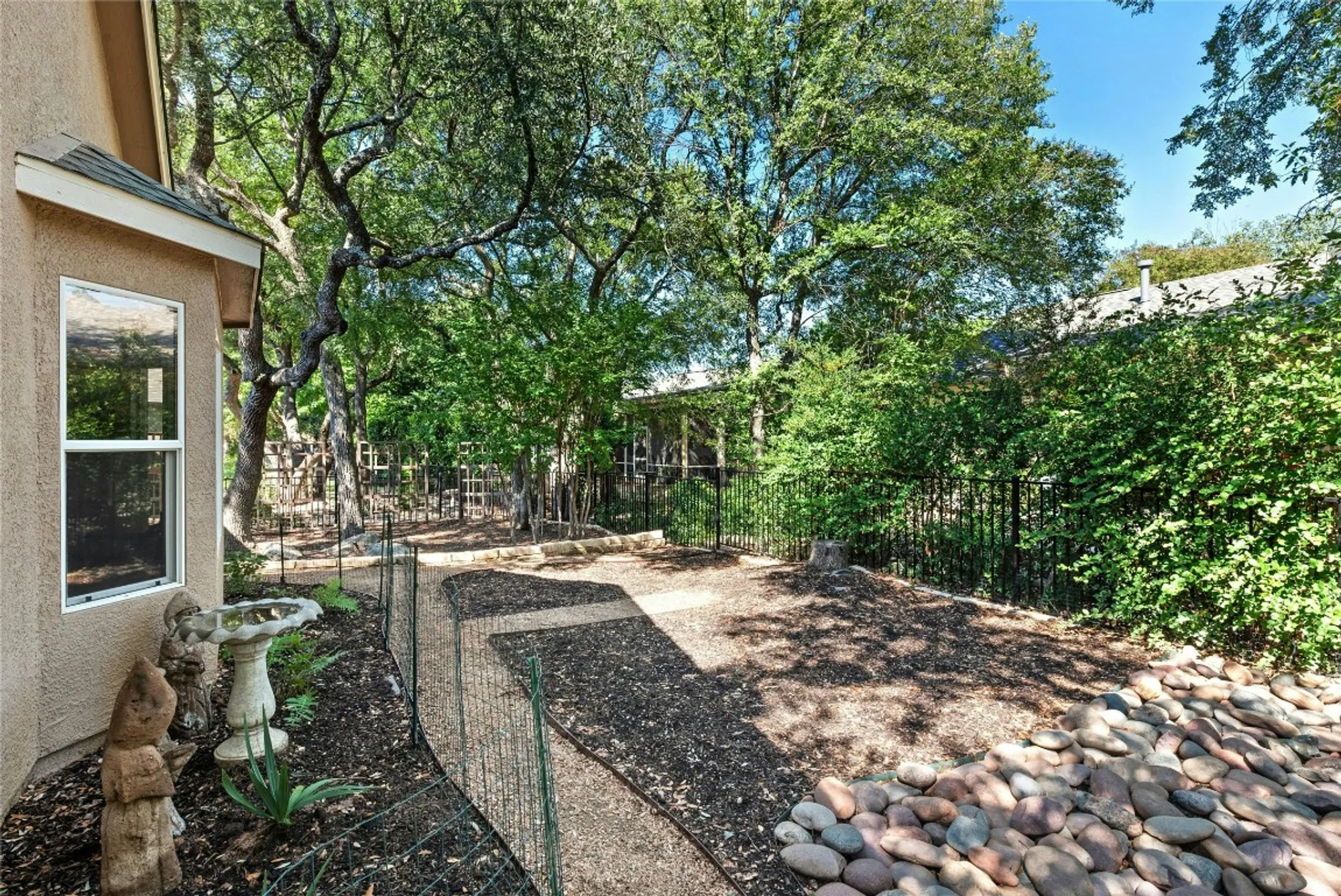 Property Slideshow image 29 of 40 | 110 harness ln, Georgetown, TX, 78633