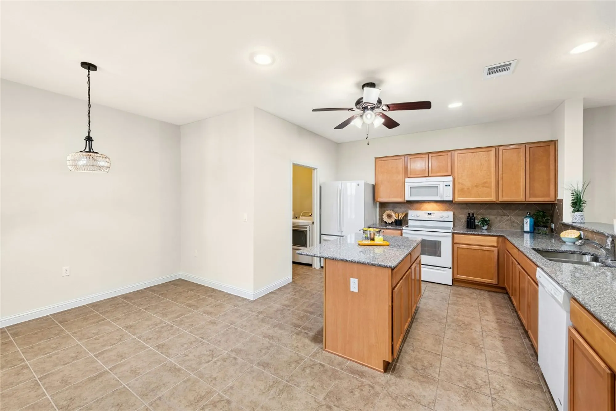 Property Slideshow image 14 of 35 | 914 dome peak ln, Georgetown, TX, 78633