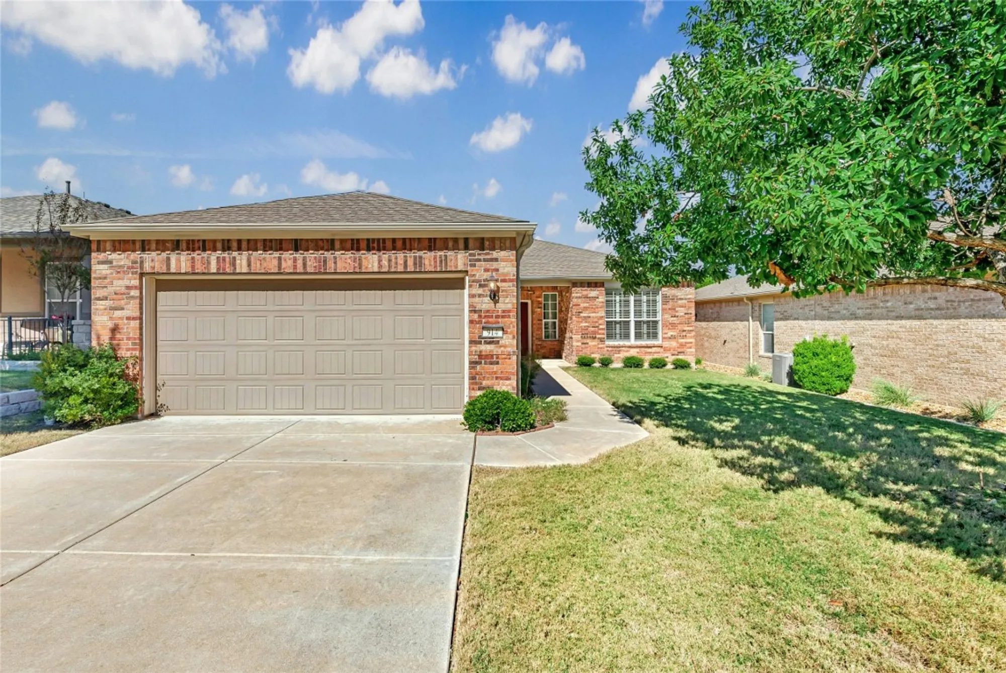 Property Slideshow image 1 of 35 | 914 dome peak ln, Georgetown, TX, 78633