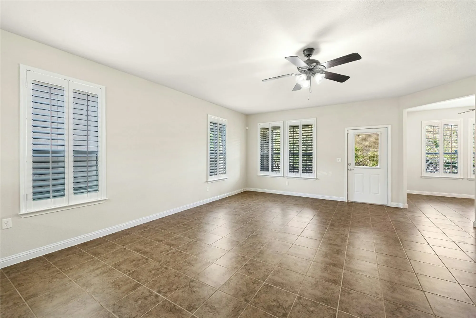 Property Slideshow image 7 of 35 | 914 dome peak ln, Georgetown, TX, 78633