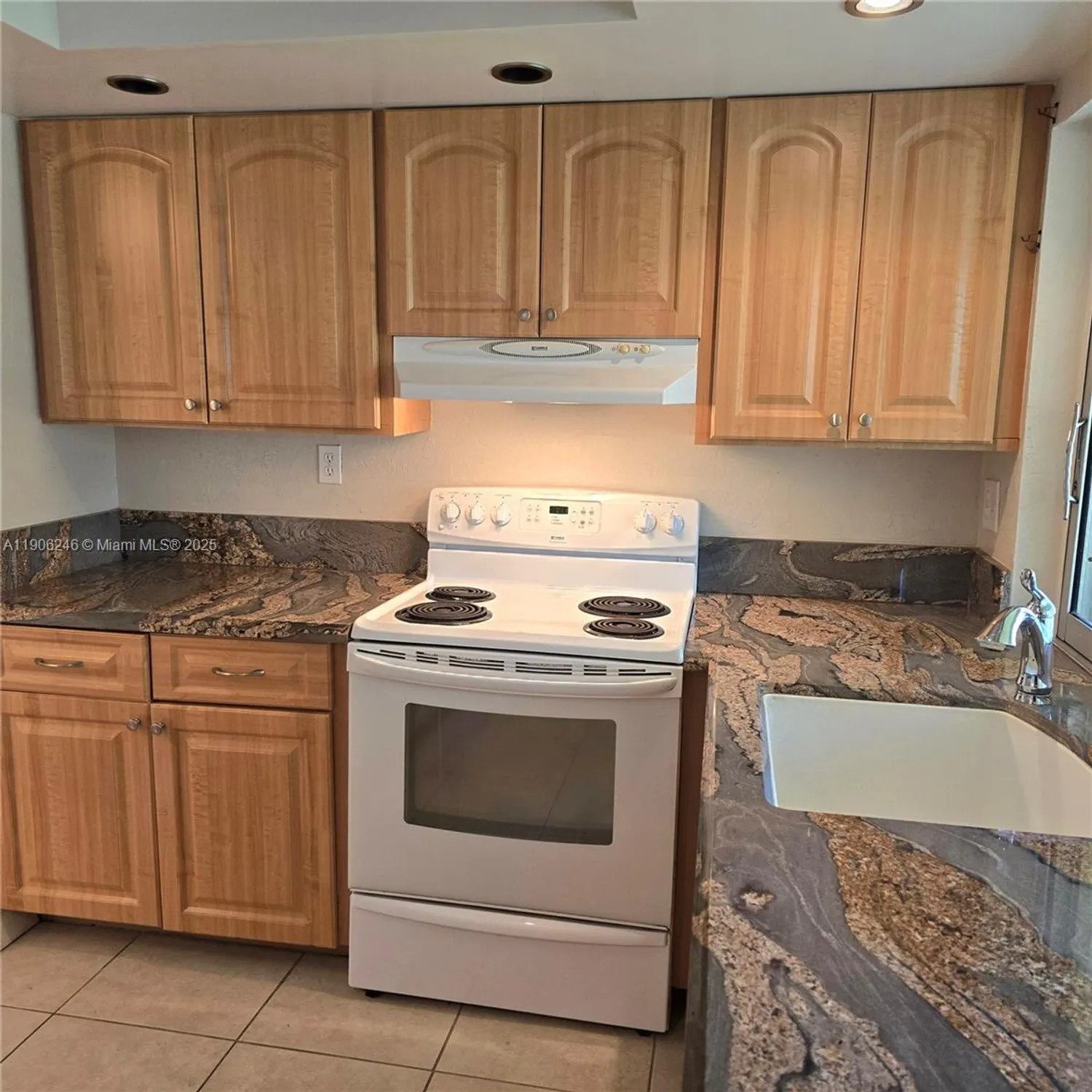 Property Slideshow image 10 of 31 | 9070 lime bay blvd 301, Tamarac, FL, 33321