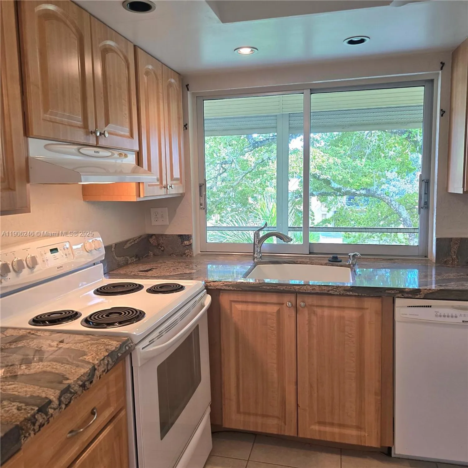 Property Slideshow image 4 of 31 | 9070 lime bay blvd 301, Tamarac, FL, 33321