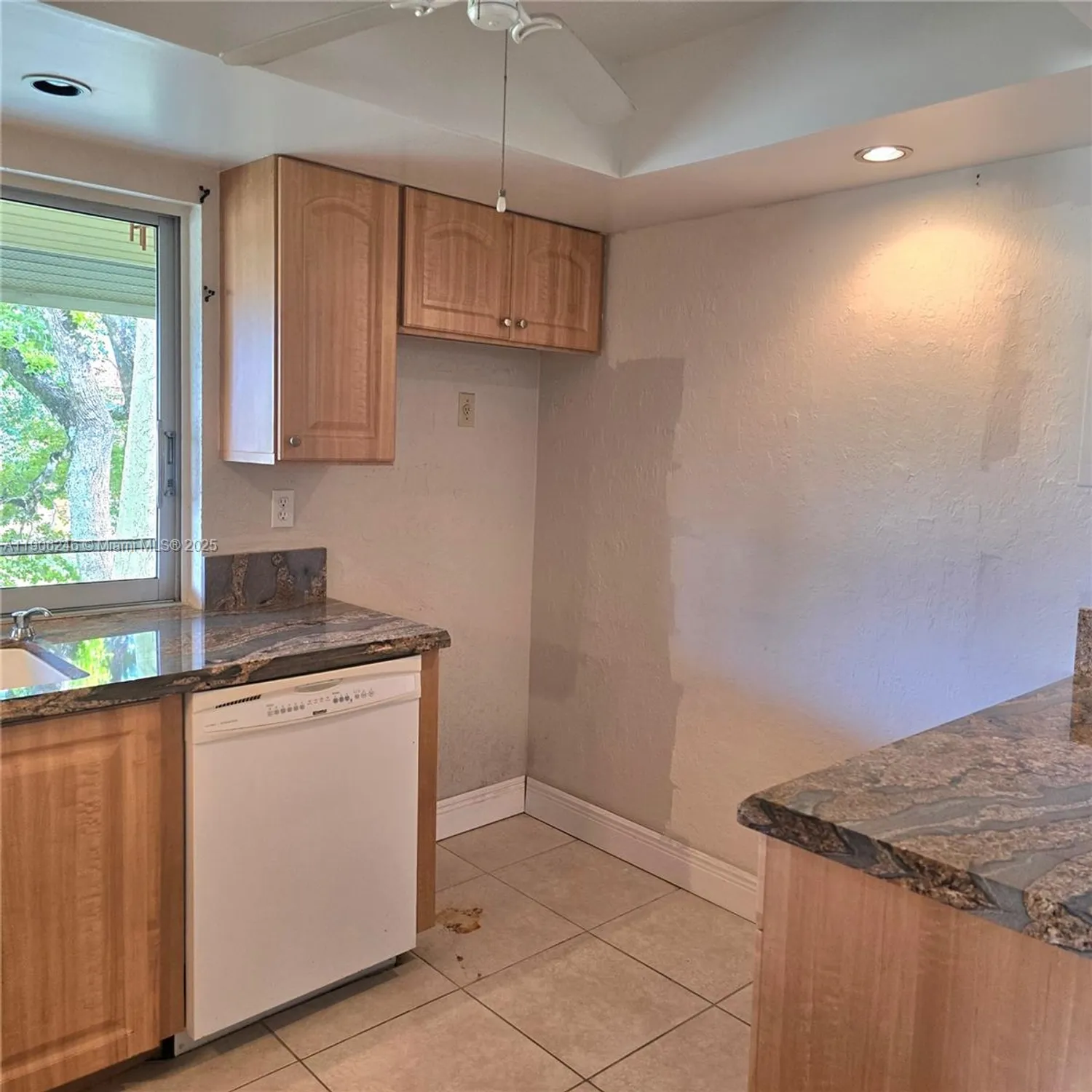 Property Slideshow image 5 of 31 | 9070 lime bay blvd 301, Tamarac, FL, 33321