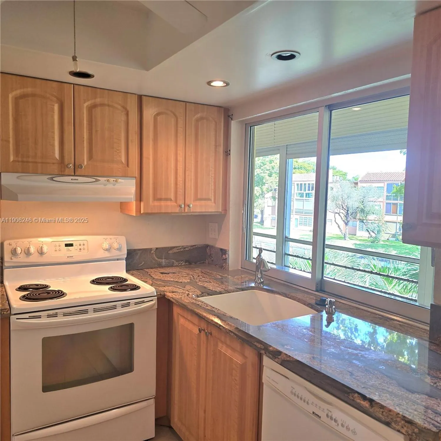 Property Slideshow image 8 of 31 | 9070 lime bay blvd 301, Tamarac, FL, 33321