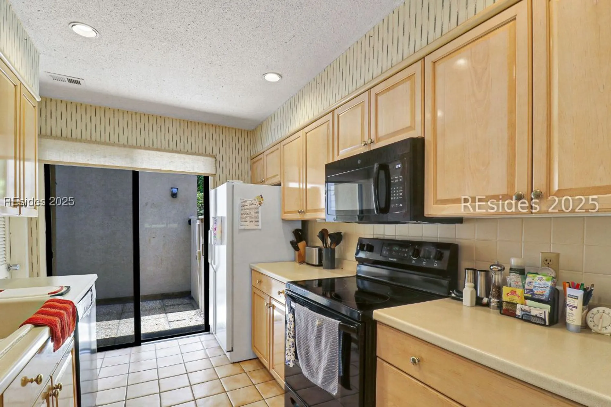 Property Slideshow image 10 of 45 | 1 high bluff rd apt 2017, Hilton Head Island, SC, 29926