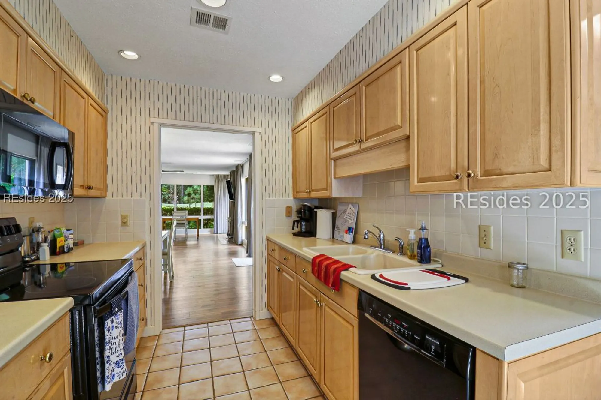 Property Slideshow image 11 of 45 | 1 high bluff rd apt 2017, Hilton Head Island, SC, 29926
