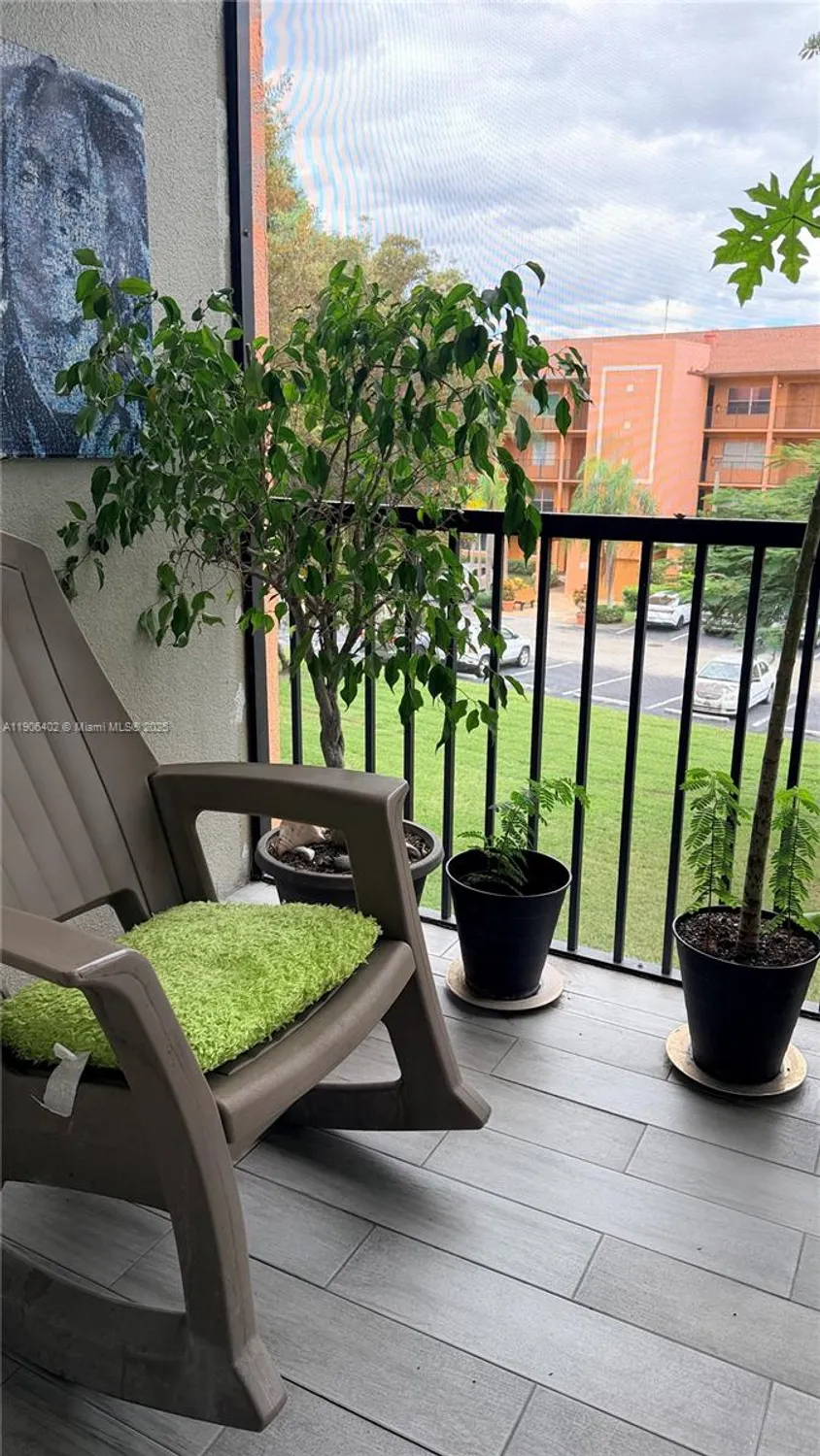 Property Slideshow image 28 of 32 | 571 sw 142nd ave apt 310, Pembroke Pines, FL, 33027