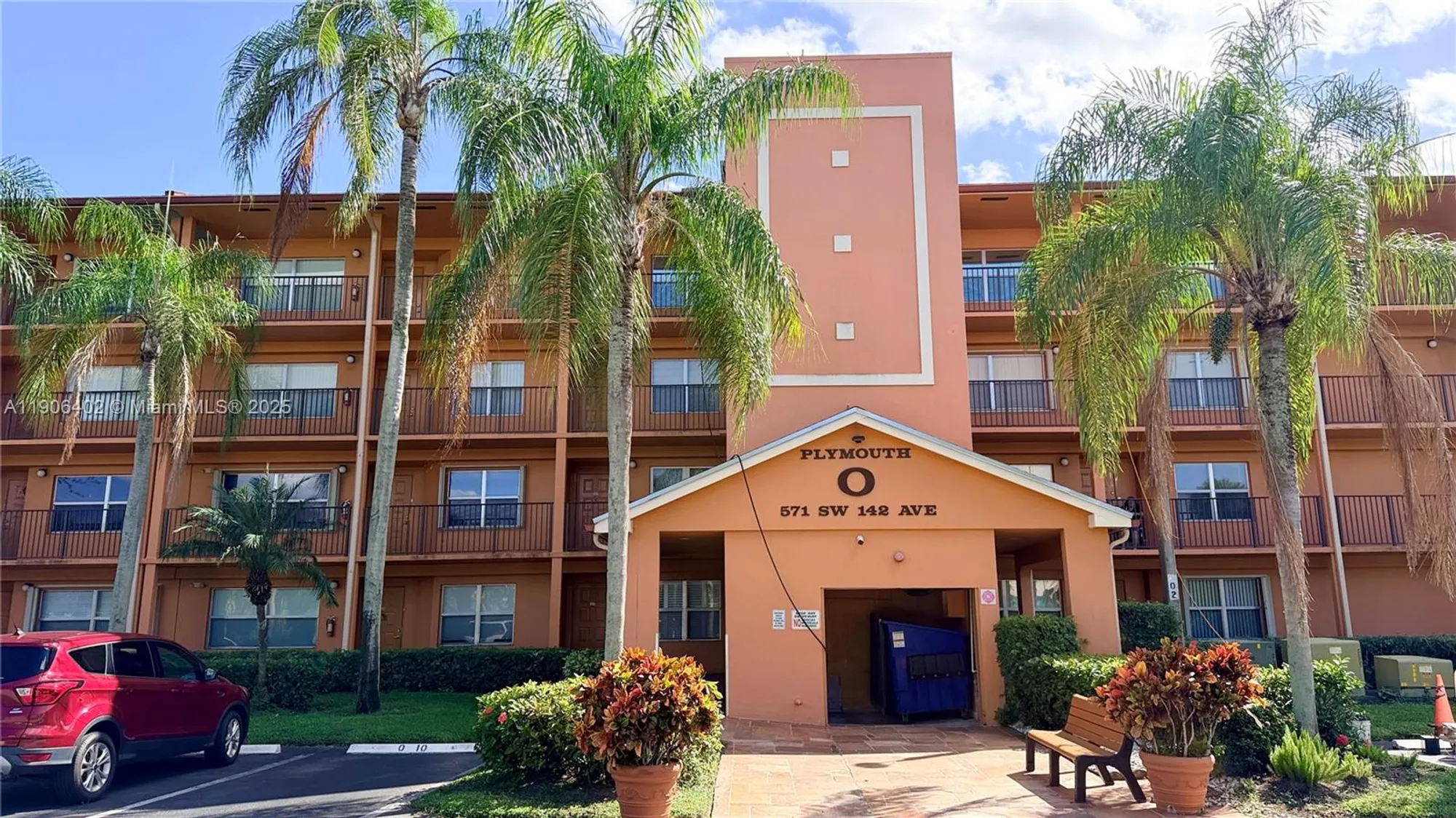 Property Slideshow image 3 of 32 | 571 sw 142nd ave apt 310, Pembroke Pines, FL, 33027