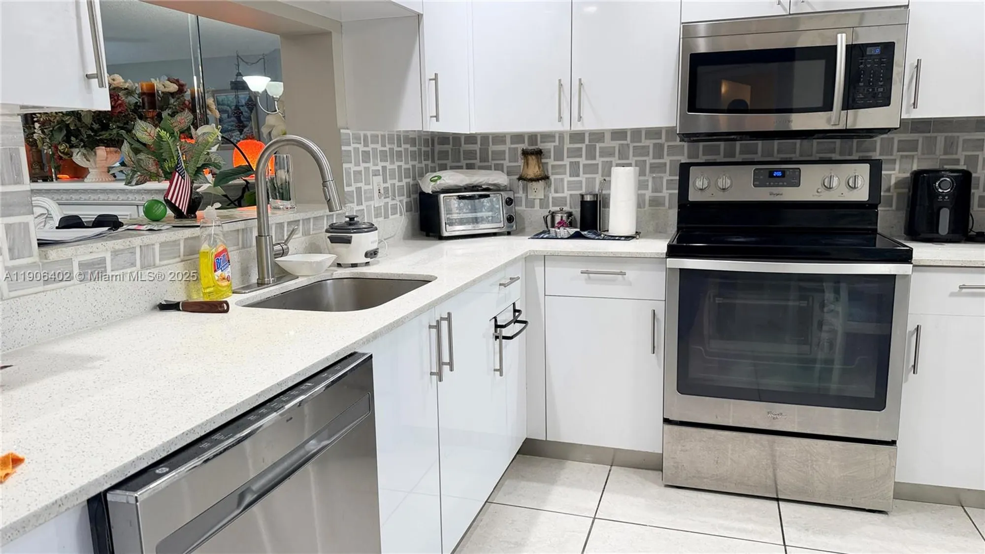 Property Slideshow image 7 of 32 | 571 sw 142nd ave apt 310, Pembroke Pines, FL, 33027