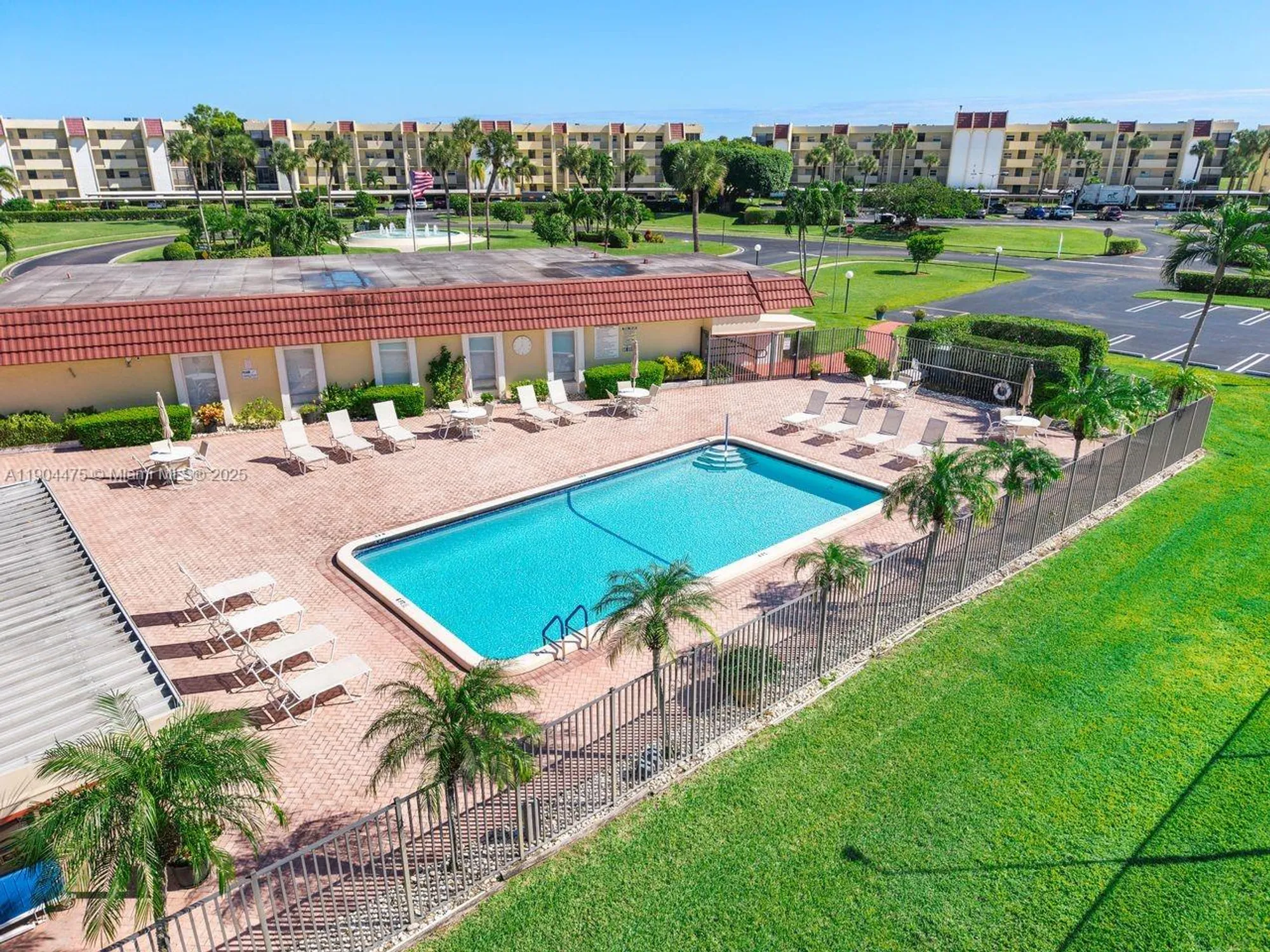 Property Slideshow image 37 of 45 | 23249 barwood ln 102, Boca Raton, FL, 33428