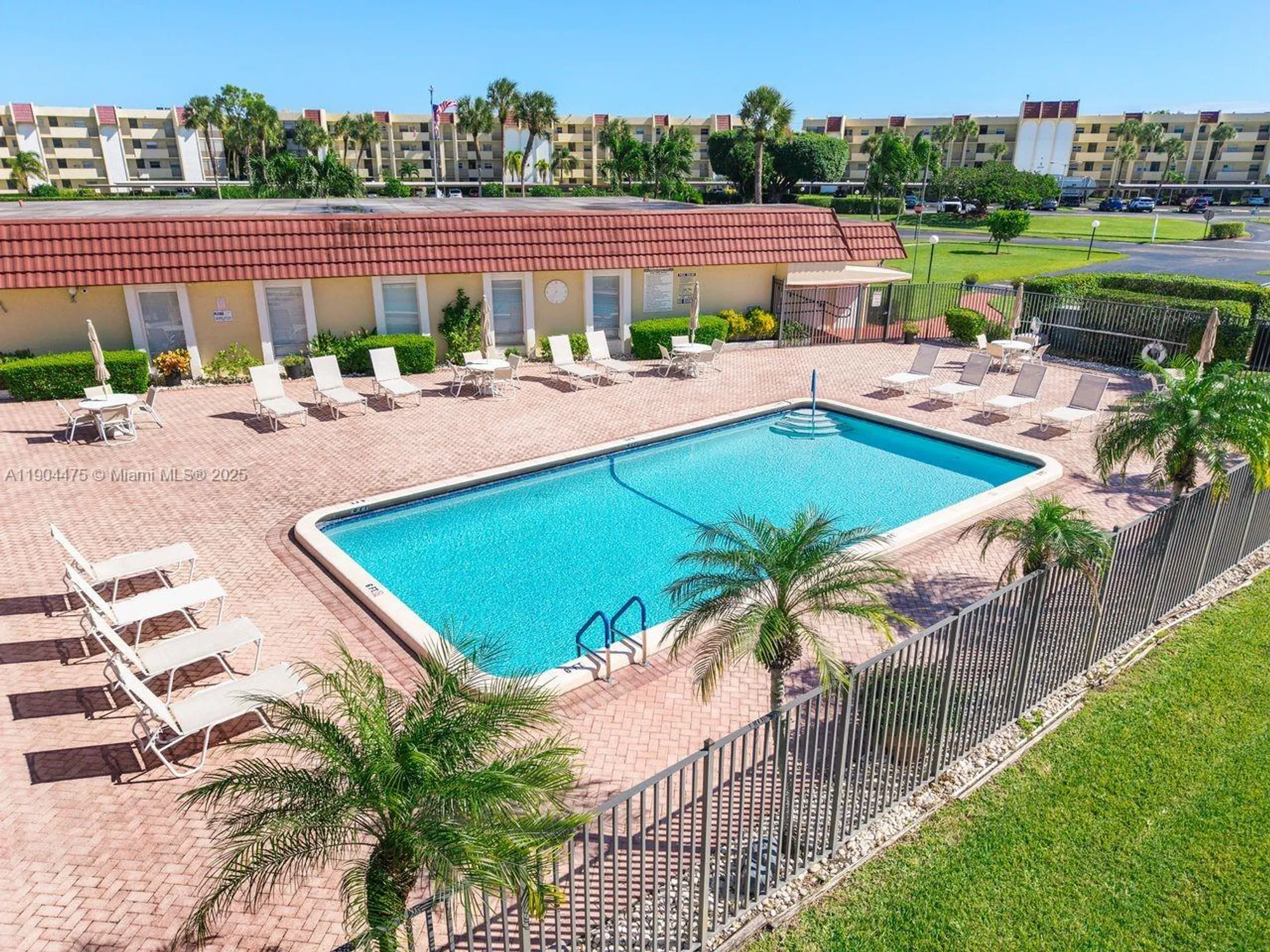 Property Slideshow image 38 of 45 | 23249 barwood ln 102, Boca Raton, FL, 33428