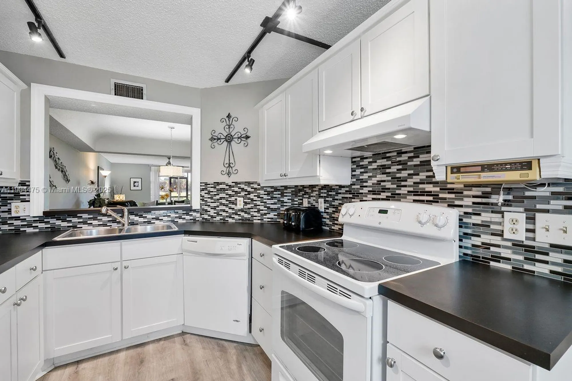 Property Slideshow image 31 of 45 | 23249 barwood ln 102, Boca Raton, FL, 33428