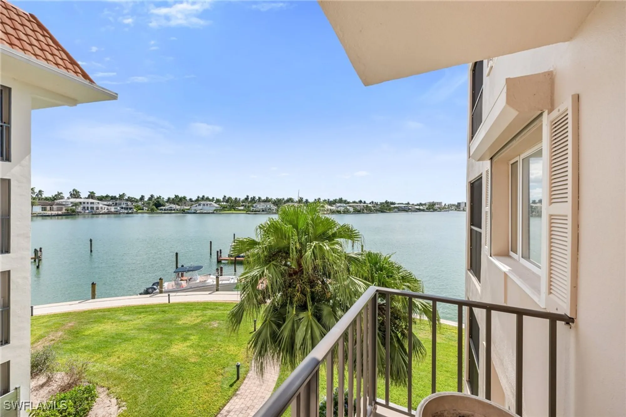 Property Slideshow image 16 of 20 | 222 harbour dr 301, Naples, FL, 34103