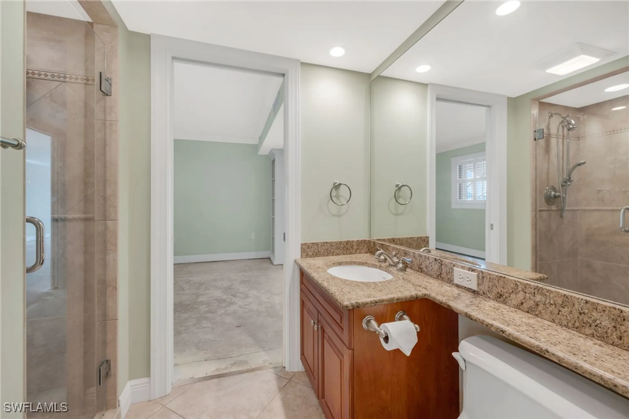 Property Slideshow image 11 of 20 | 222 harbour dr 301, Naples, FL, 34103
