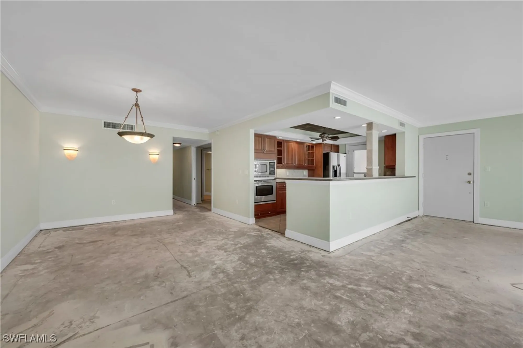 Property Slideshow image 8 of 20 | 222 harbour dr 301, Naples, FL, 34103