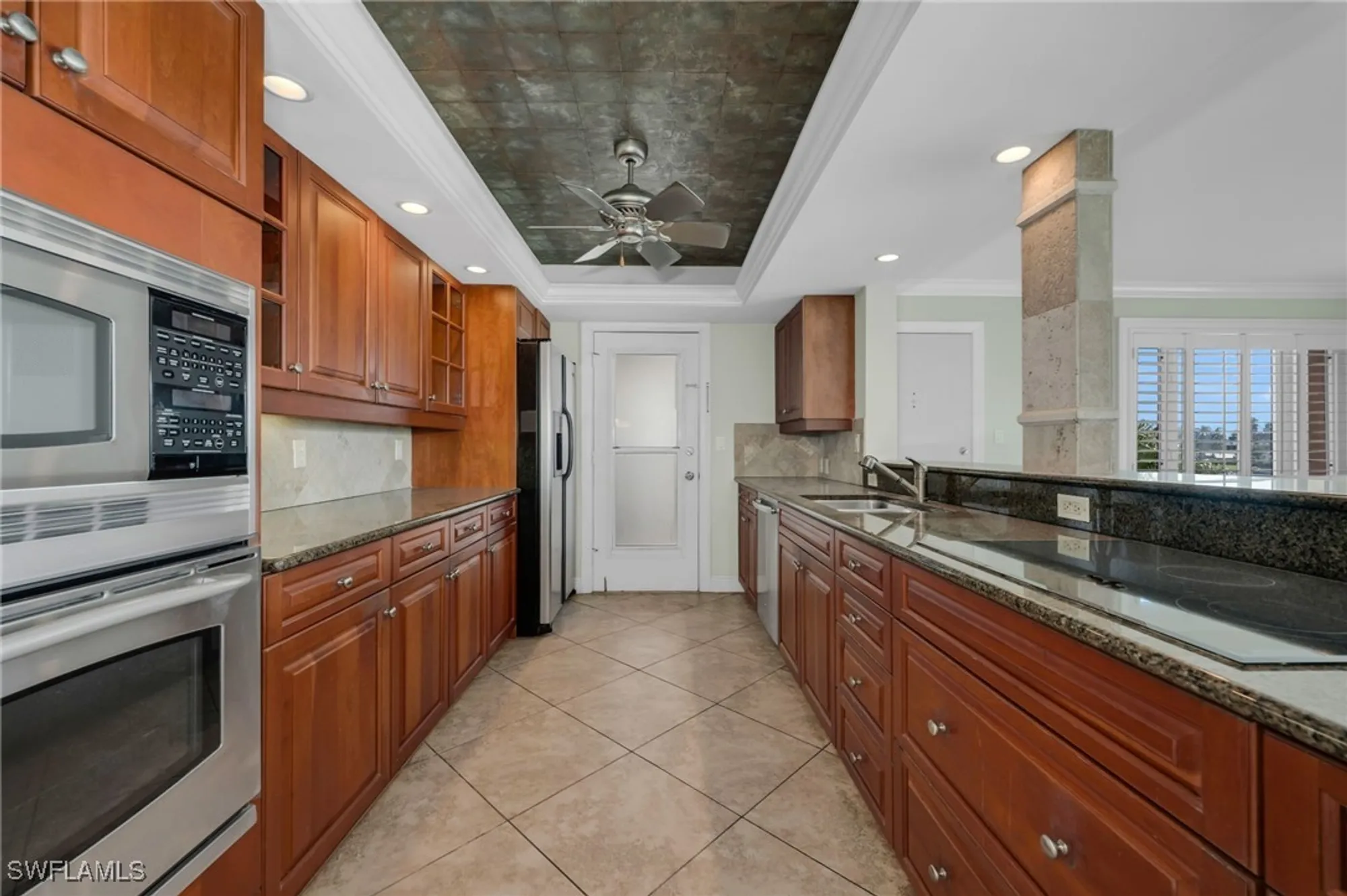 Property Slideshow image 9 of 20 | 222 harbour dr 301, Naples, FL, 34103