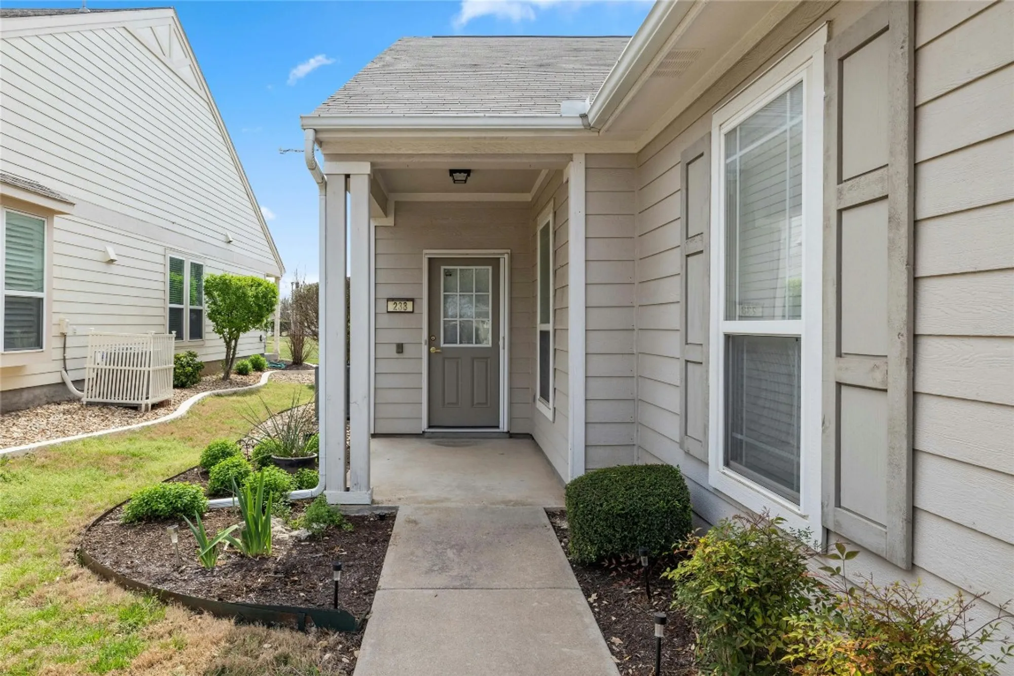 Property Slideshow image 2 of 25 | 238 bonham loop, Georgetown, TX, 78633