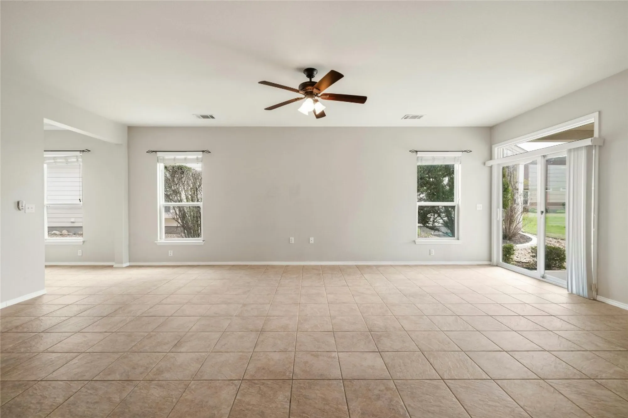 Property Slideshow image 5 of 25 | 238 bonham loop, Georgetown, TX, 78633