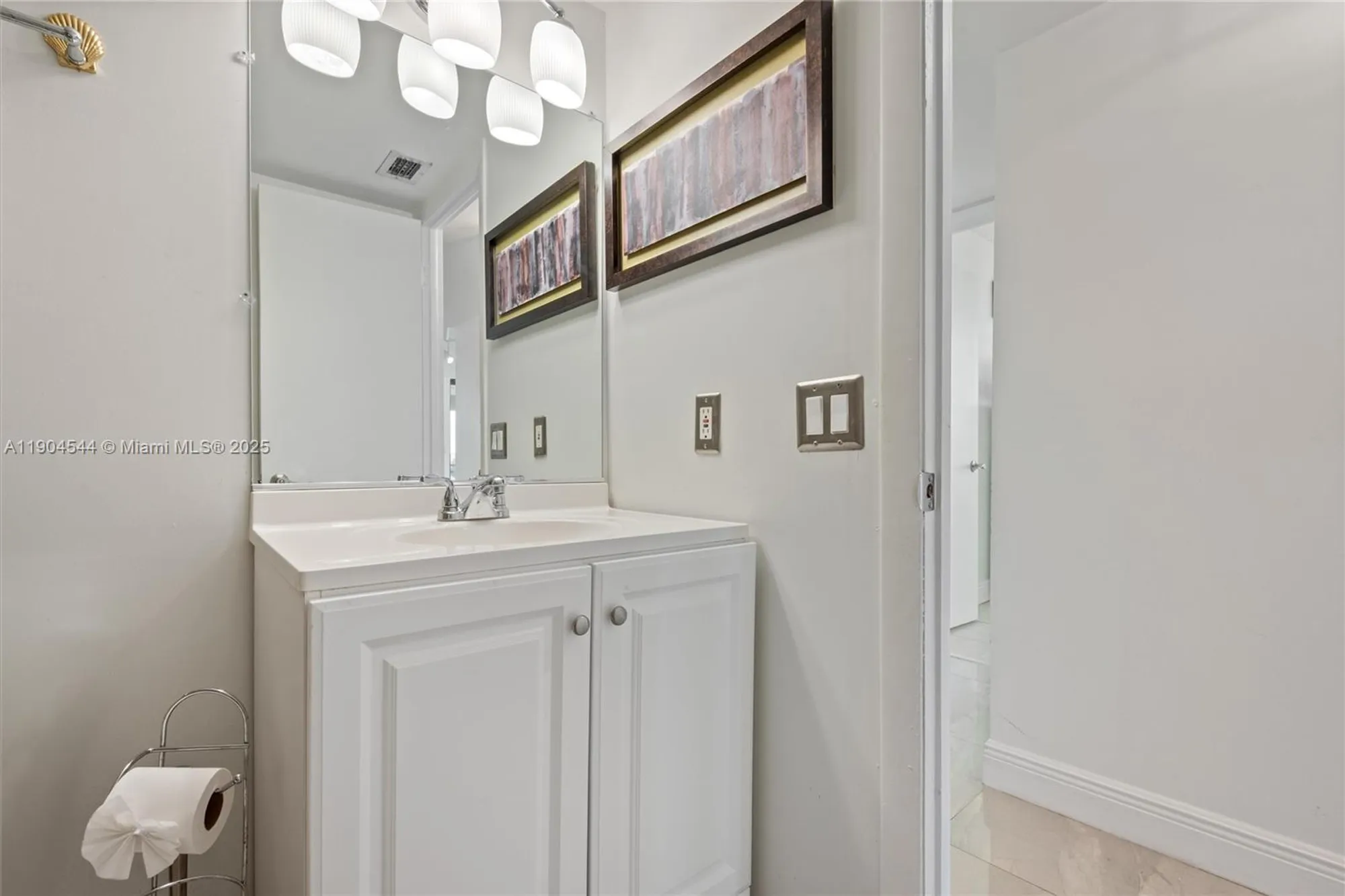 Property Slideshow image 14 of 18 | 1400 saint charles pl 520, Pembroke Pines, FL, 33026