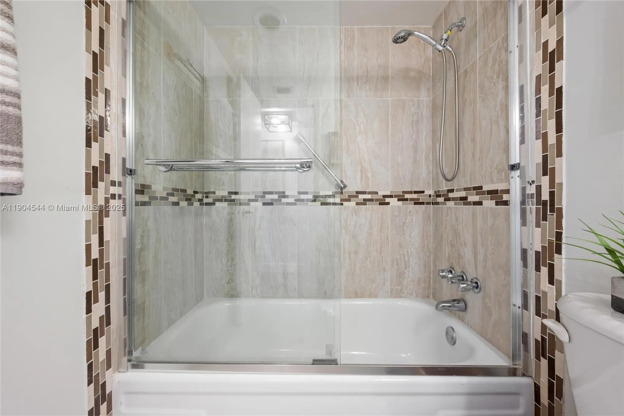 Property Slideshow image 15 of 18 | 1400 saint charles pl 520, Pembroke Pines, FL, 33026