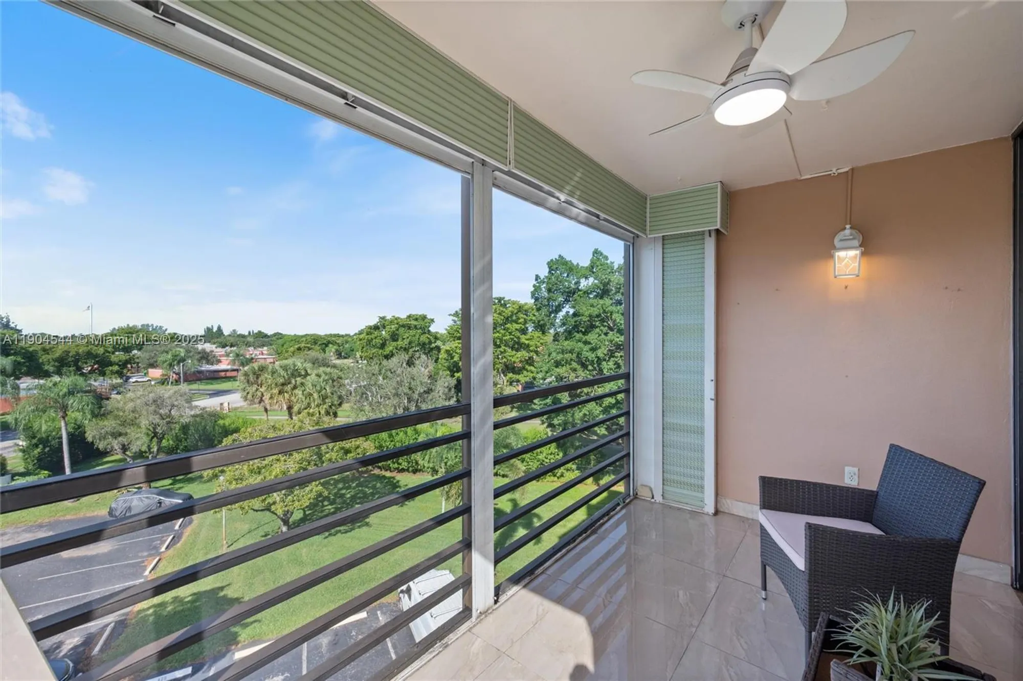 Property Slideshow image 17 of 18 | 1400 saint charles pl 520, Pembroke Pines, FL, 33026