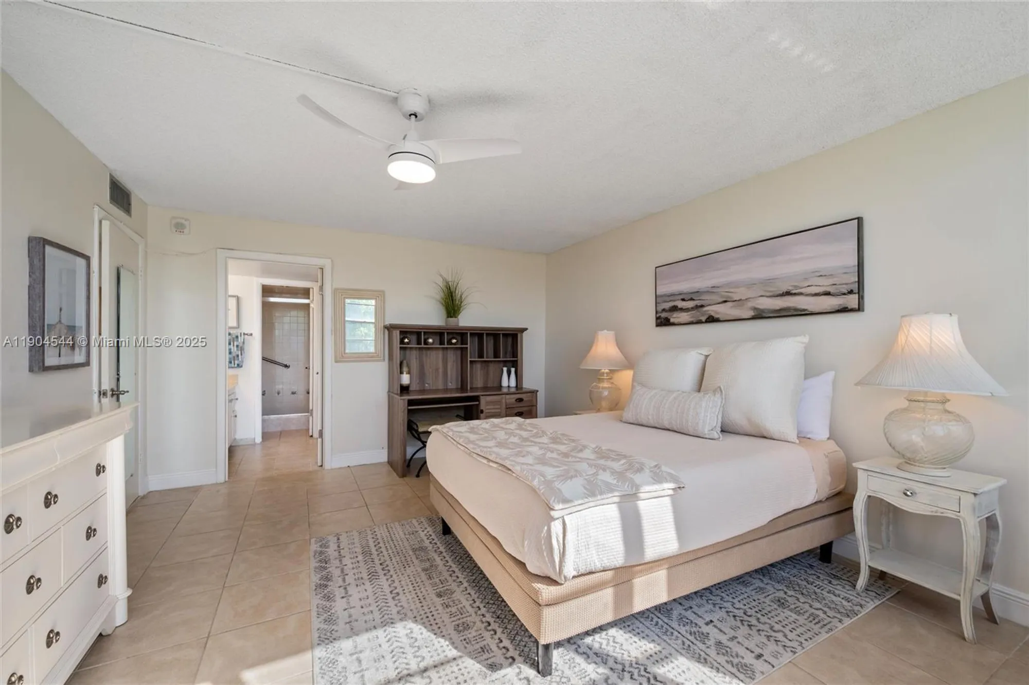Property Slideshow image 11 of 18 | 1400 saint charles pl 520, Pembroke Pines, FL, 33026