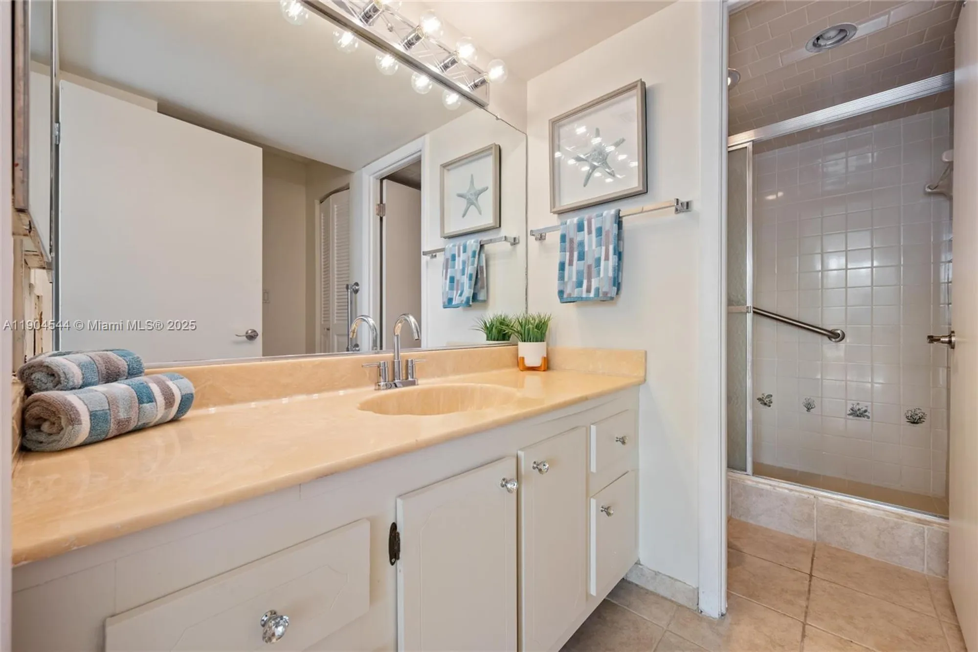 Property Slideshow image 12 of 18 | 1400 saint charles pl 520, Pembroke Pines, FL, 33026