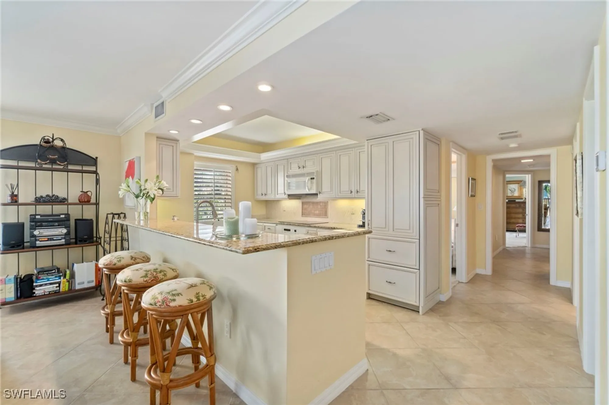 Property Slideshow image 15 of 49 | 3483 gulf shore blvd 105, Naples, FL, 34103