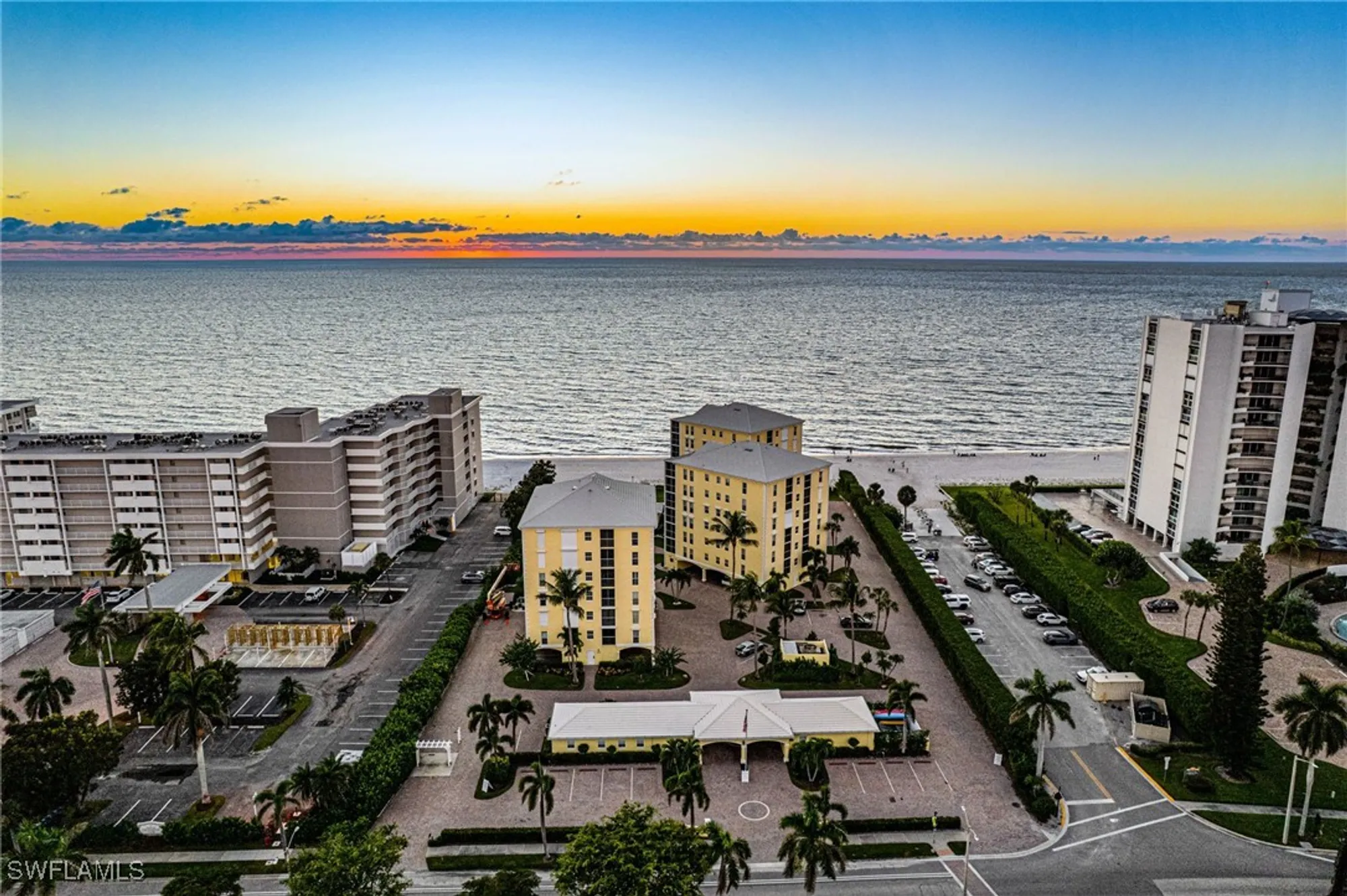 Property Slideshow image 27 of 49 | 3483 gulf shore blvd 105, Naples, FL, 34103