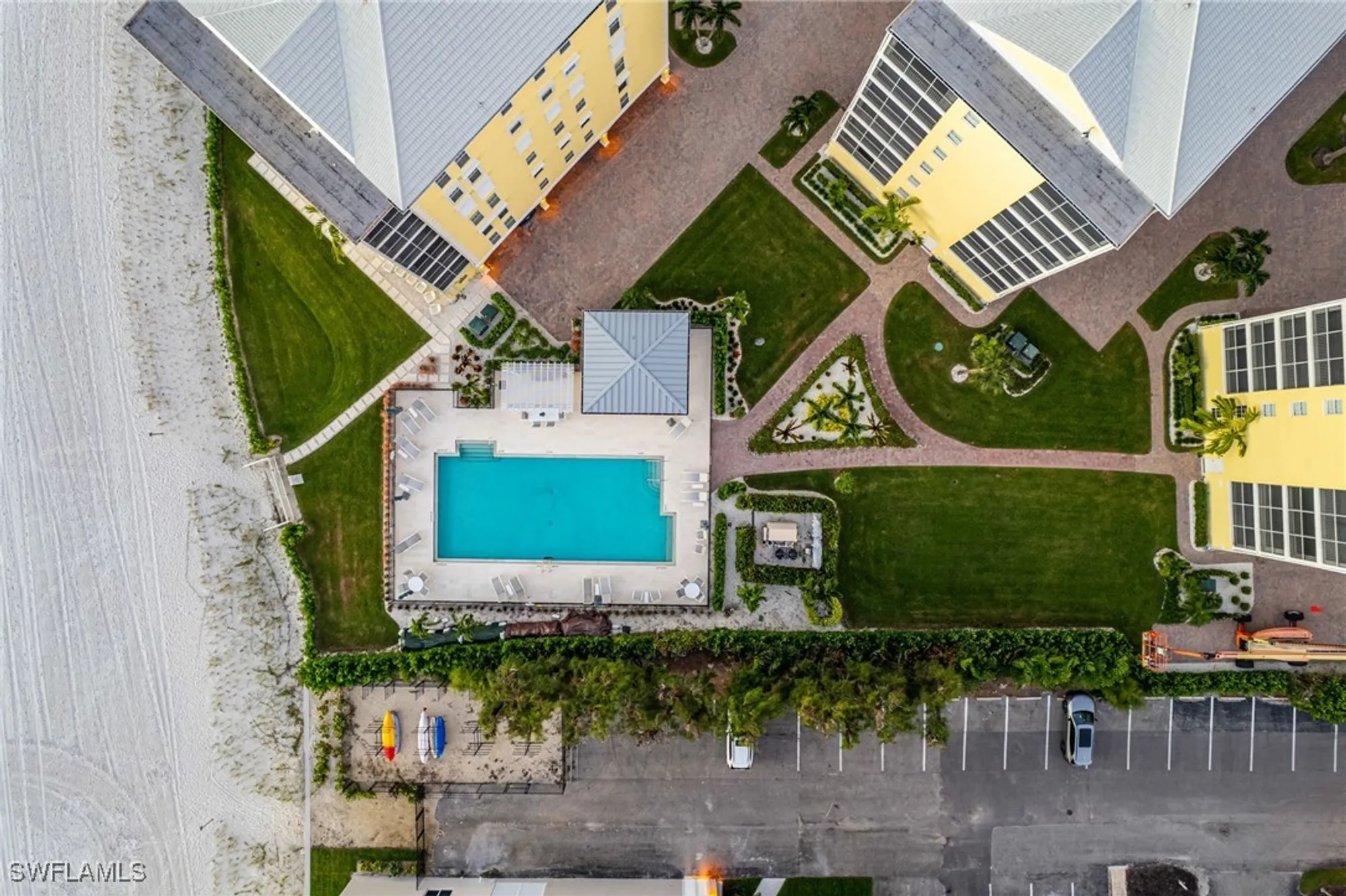 Property Slideshow image 28 of 49 | 3483 gulf shore blvd 105, Naples, FL, 34103